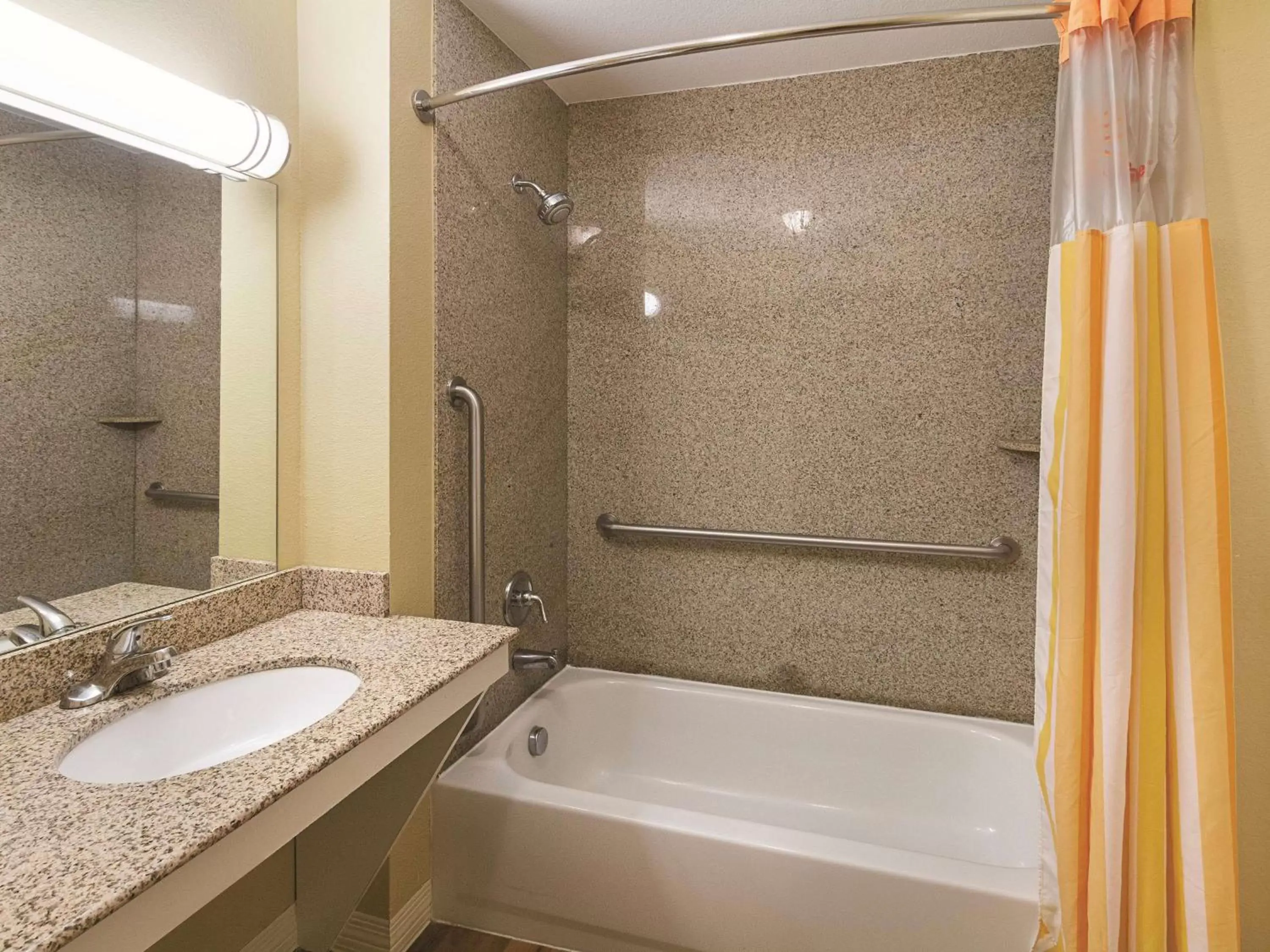 King Room with Bathtub with Grab Bars - Hearing Accessible/Non-Smoking in La Quinta by Wyndham Waxahachie King Room with Bathtub with Grab Bars - Hearing Accessible/Non-Smoking in La Quinta by Wyndham Waxahachie