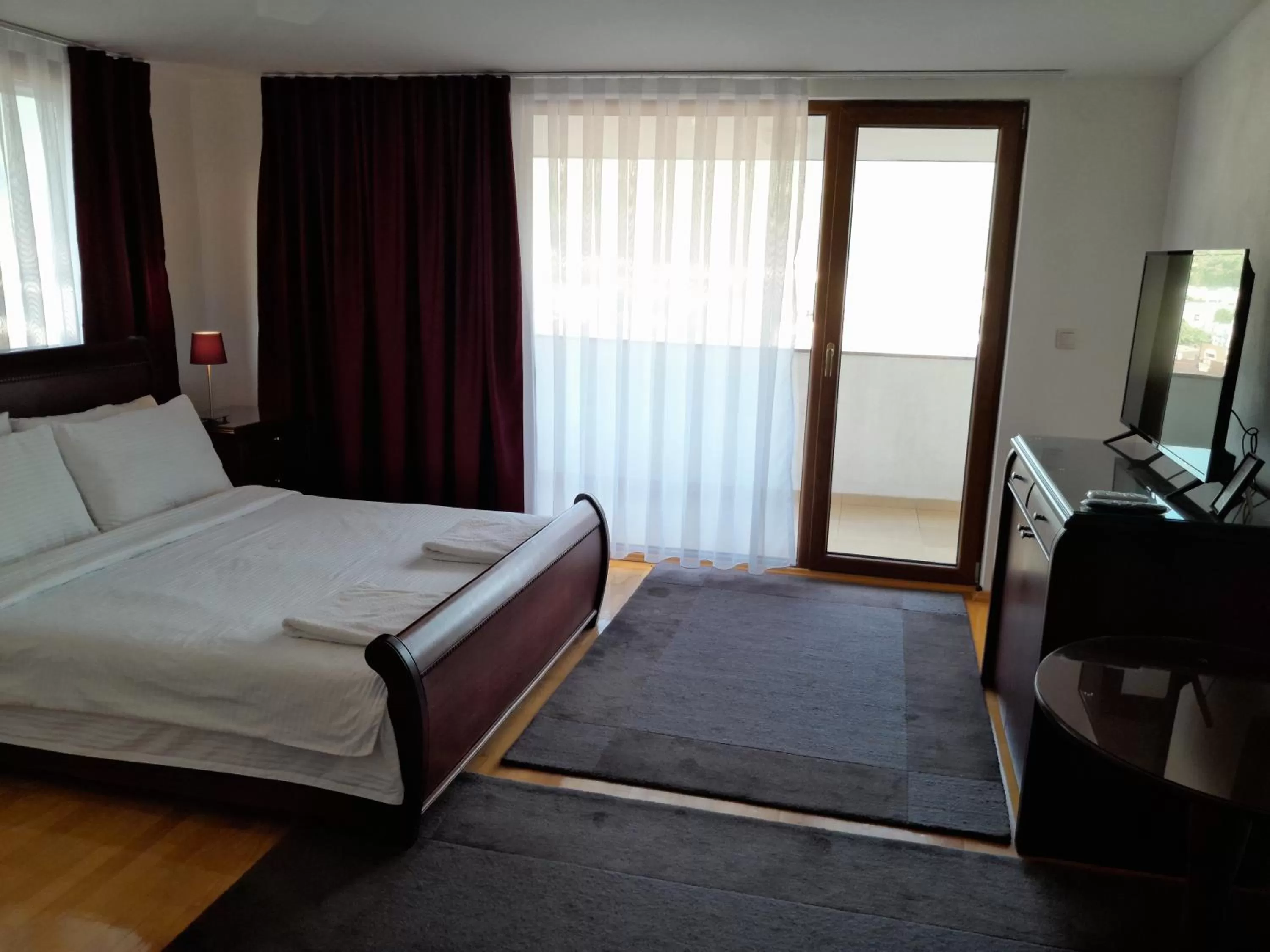 Lake view, Bed in Villa Bella