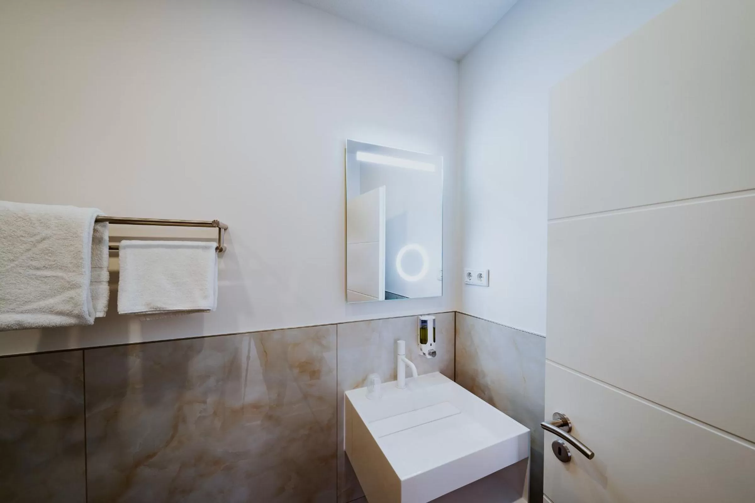 Bathroom in RobrookS Hotel Garni