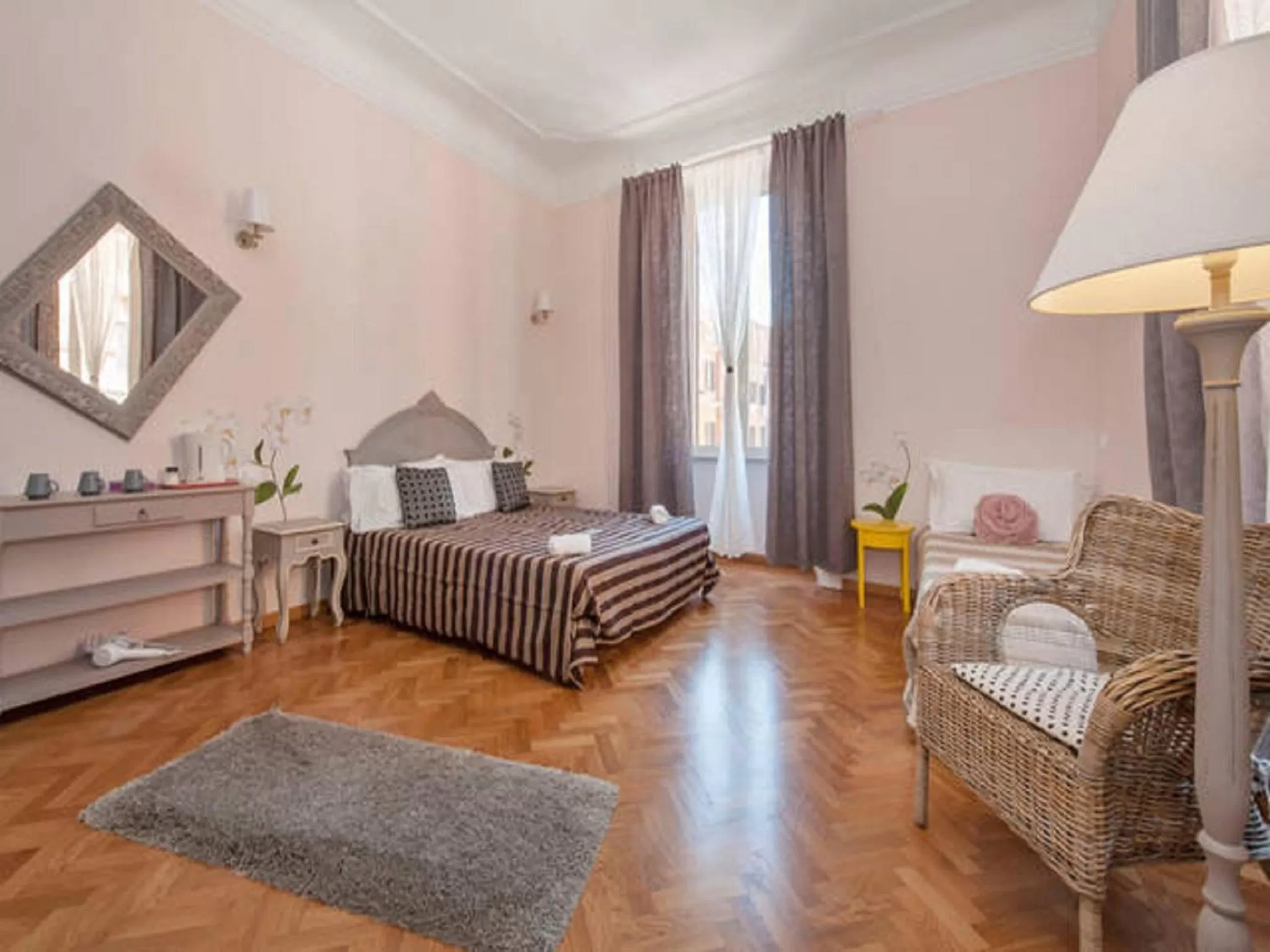 Photo of the whole room, Bed in Sesto Suites Central