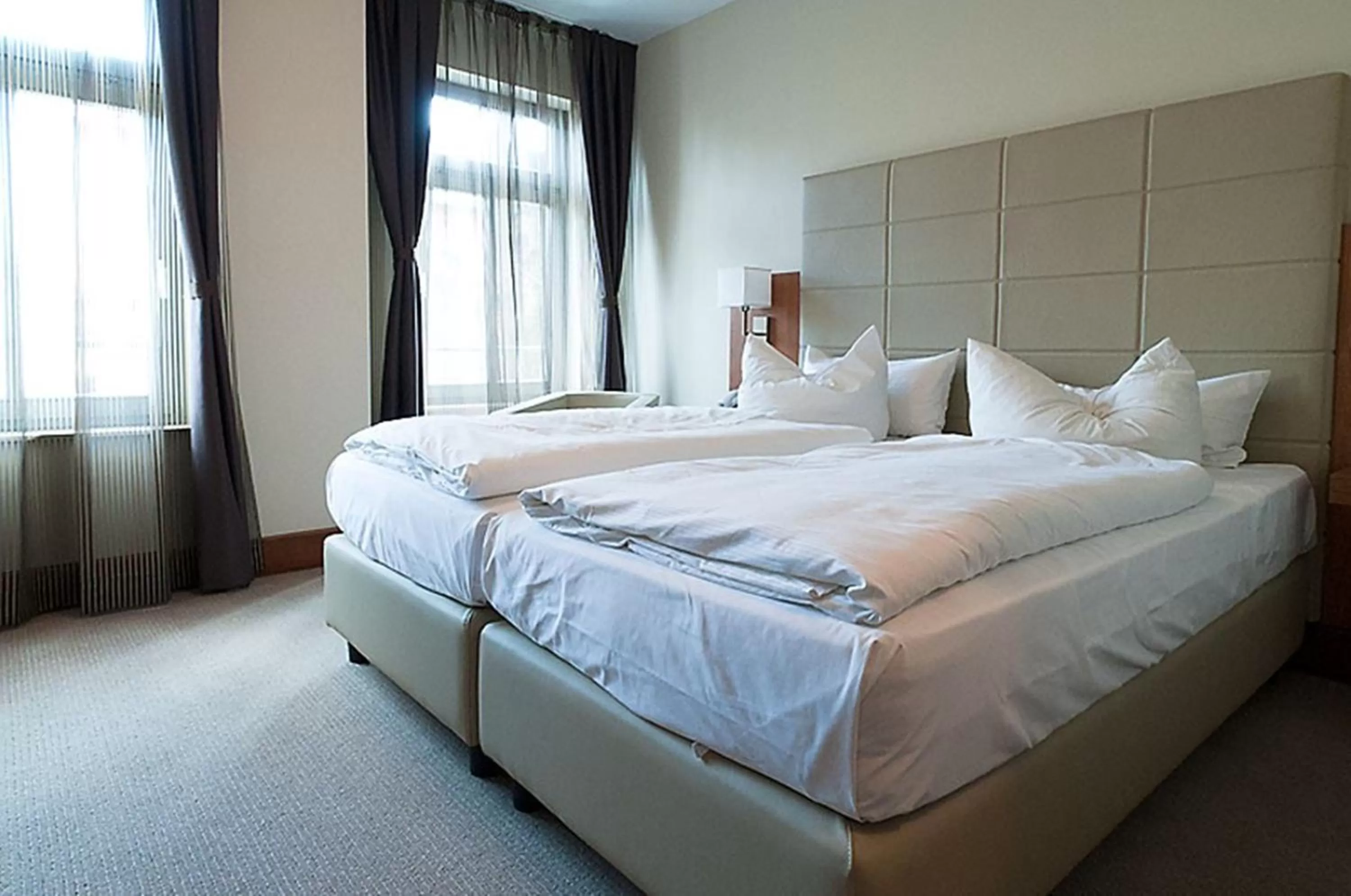 Photo of the whole room, Bed in Hotel Am Blauen Wunder