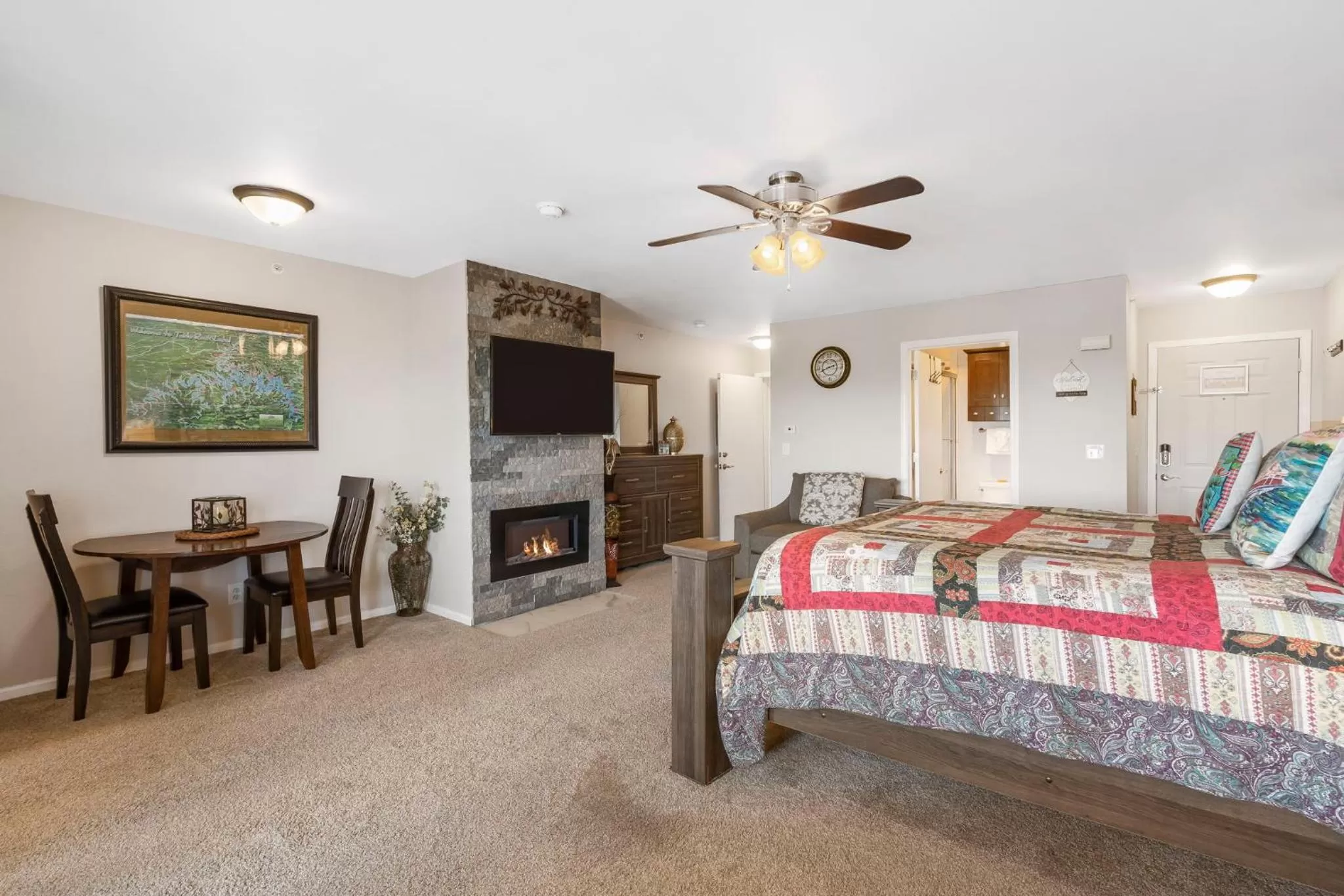 Bed in Table Rock Resorts at Indian Point