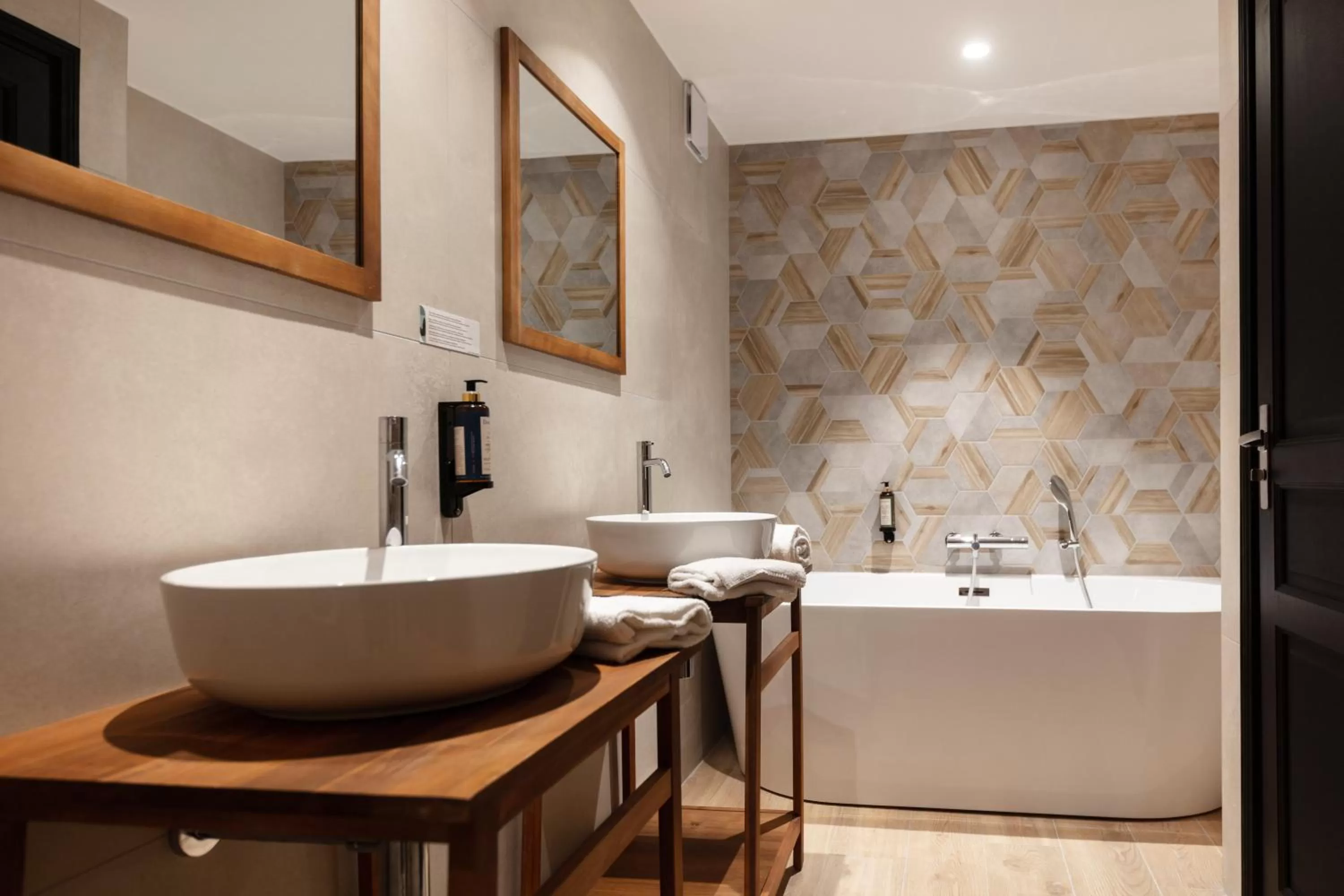 Junior Suite with Pool View in Hôtel l'Arena