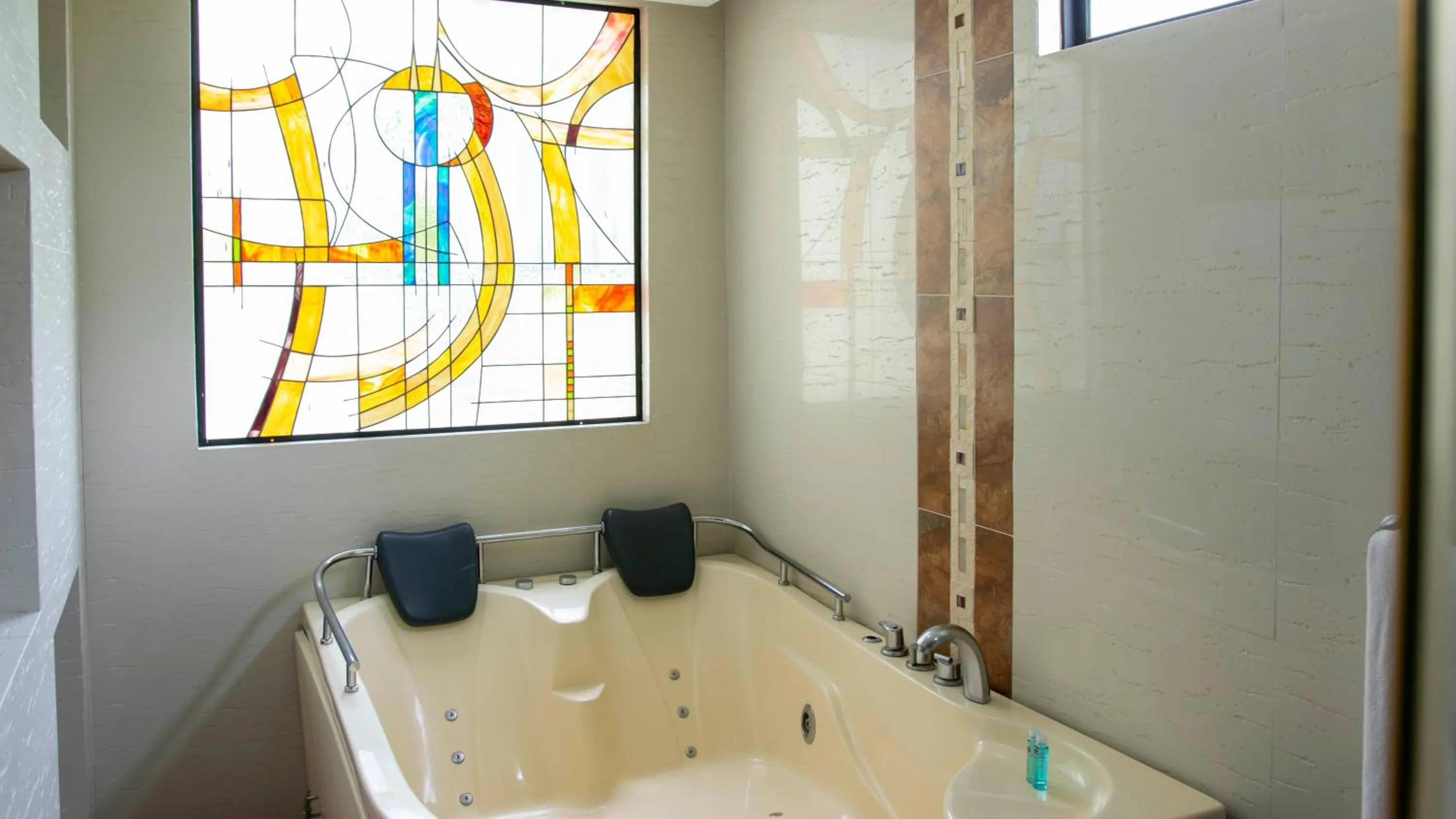 Hot Tub in Hotel San Juan Internacional