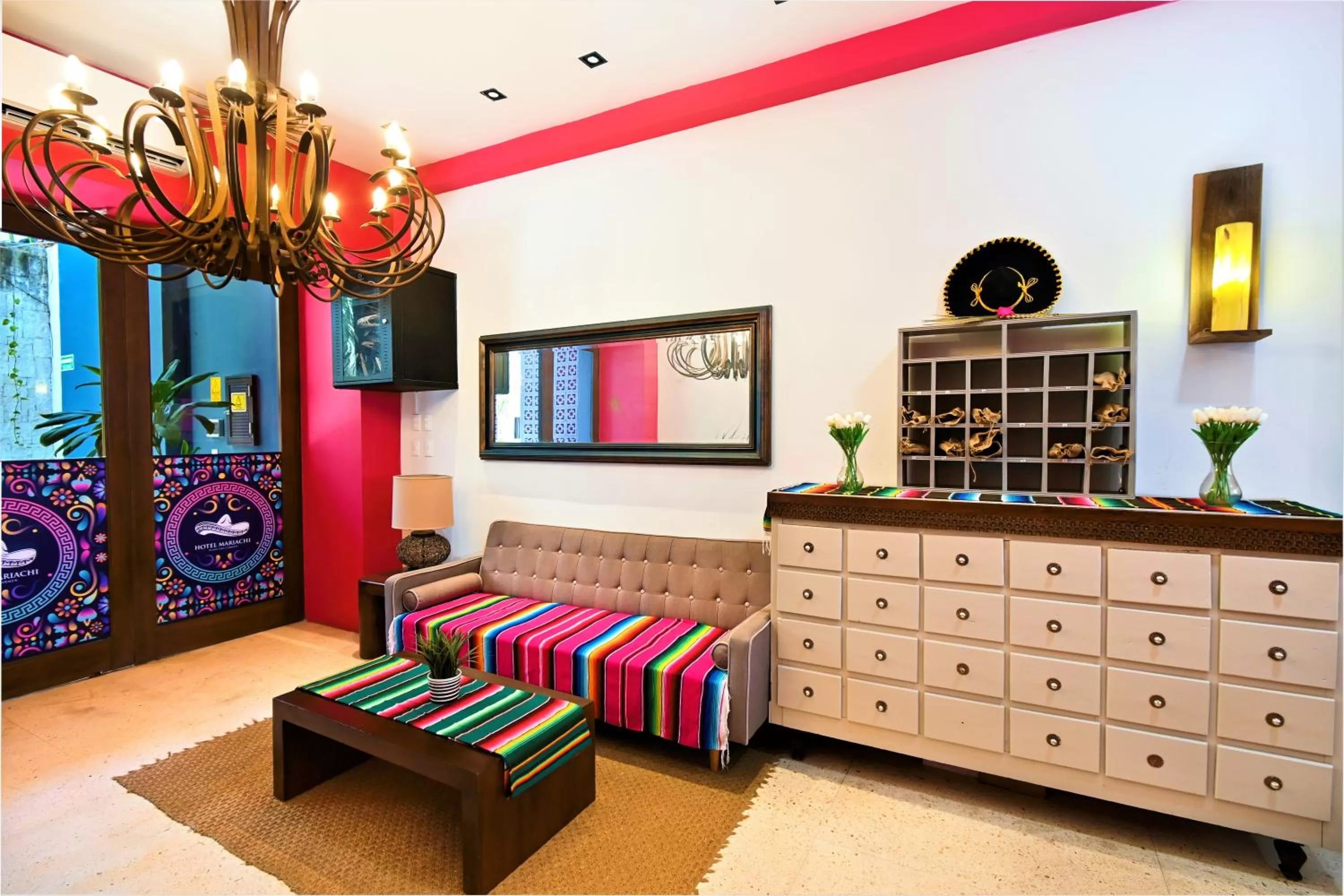 Living room in Hotel Mariachi by Kavia 5th Av