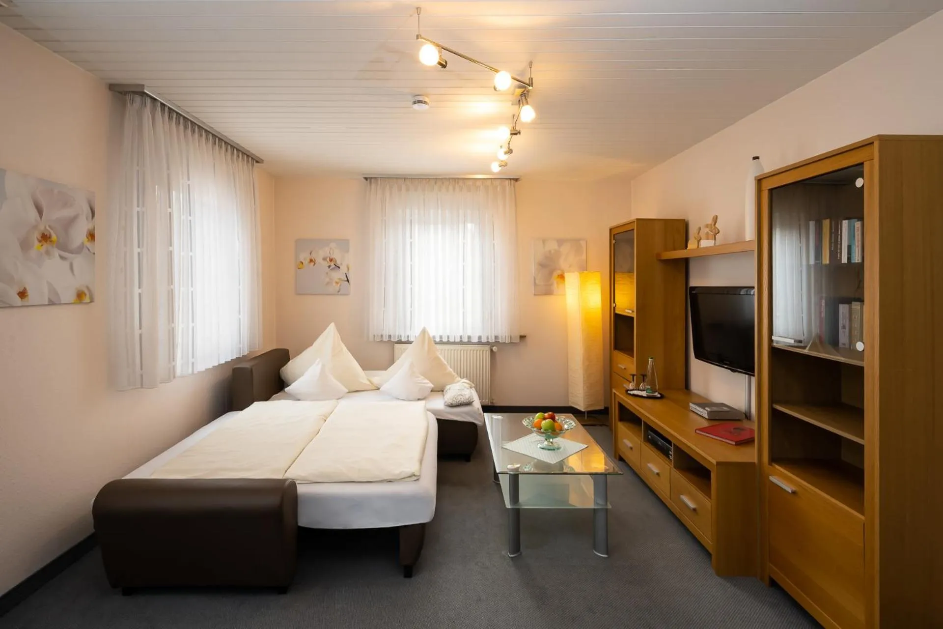 Staff, Bed in Ambient Hotel am Europakanal