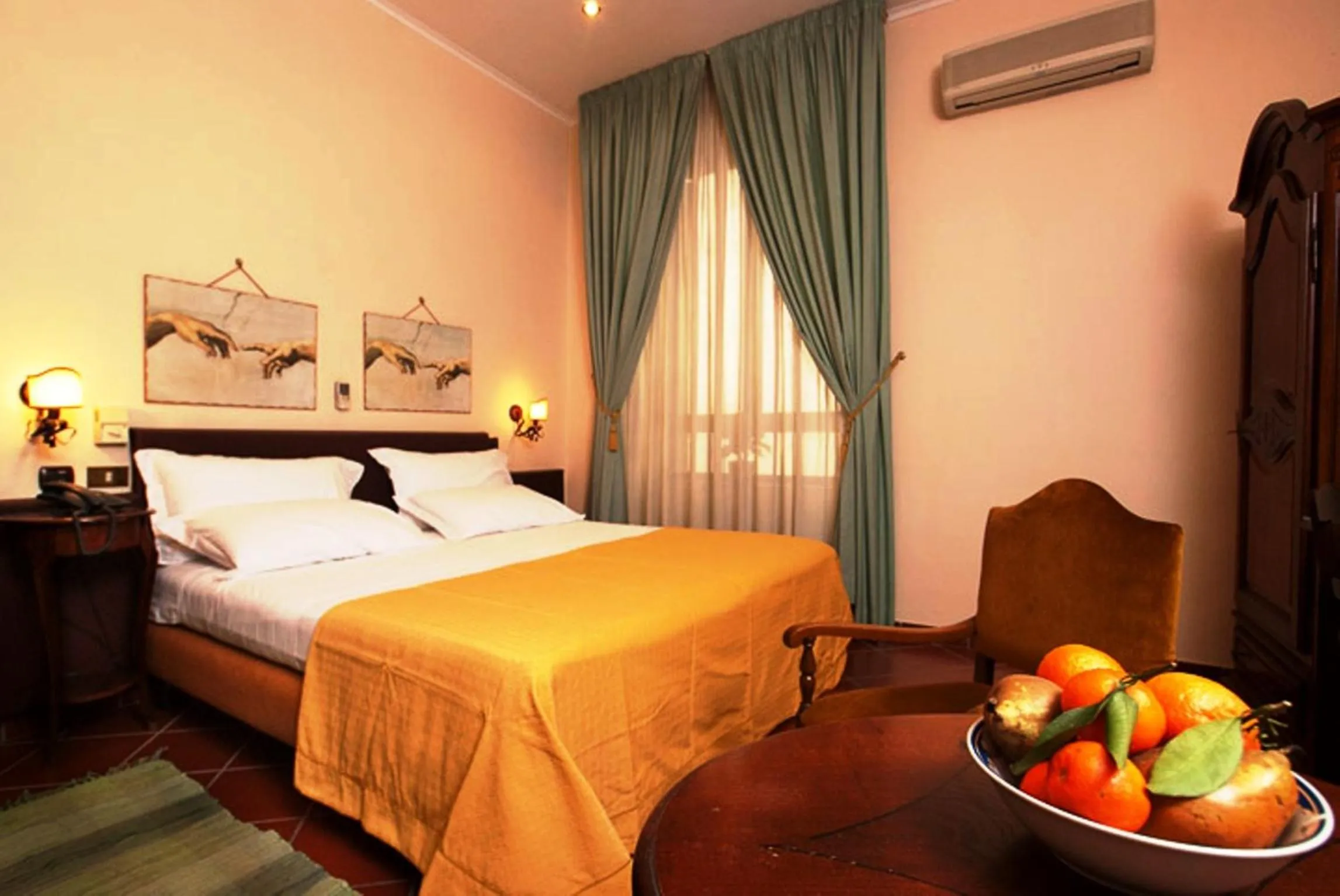 Living room, Bed in Hotel Toledo