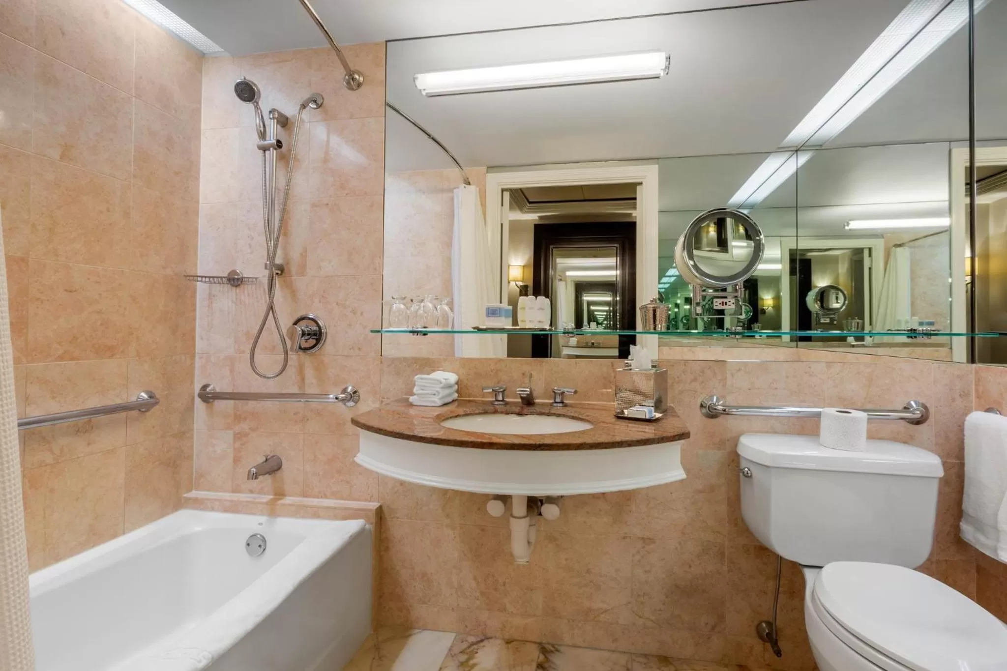 Facade/entrance in Omni Berkshire Place