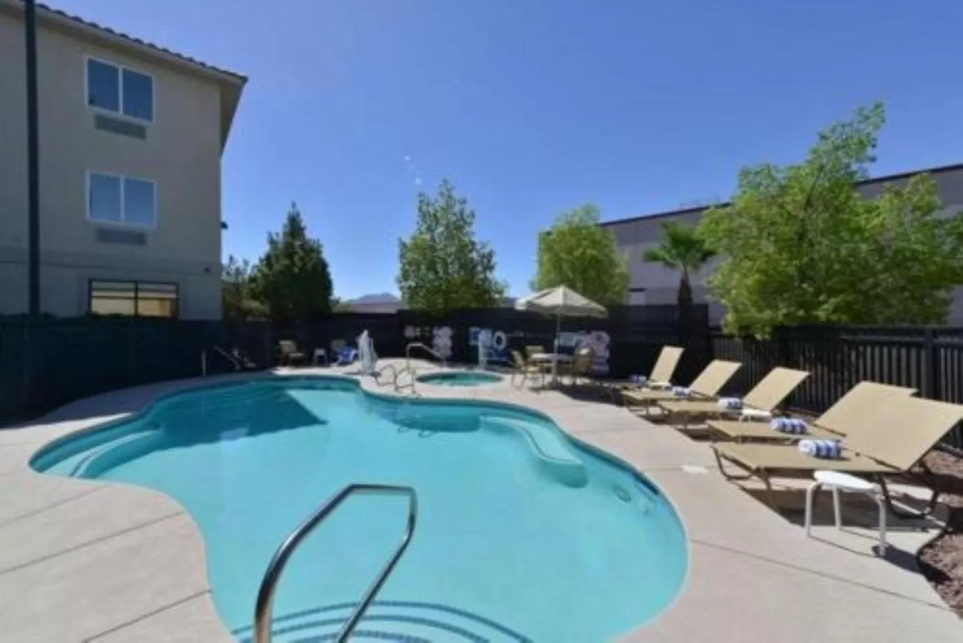 Swimming pool in Comfort Inn & Suites Las Vegas - Nellis