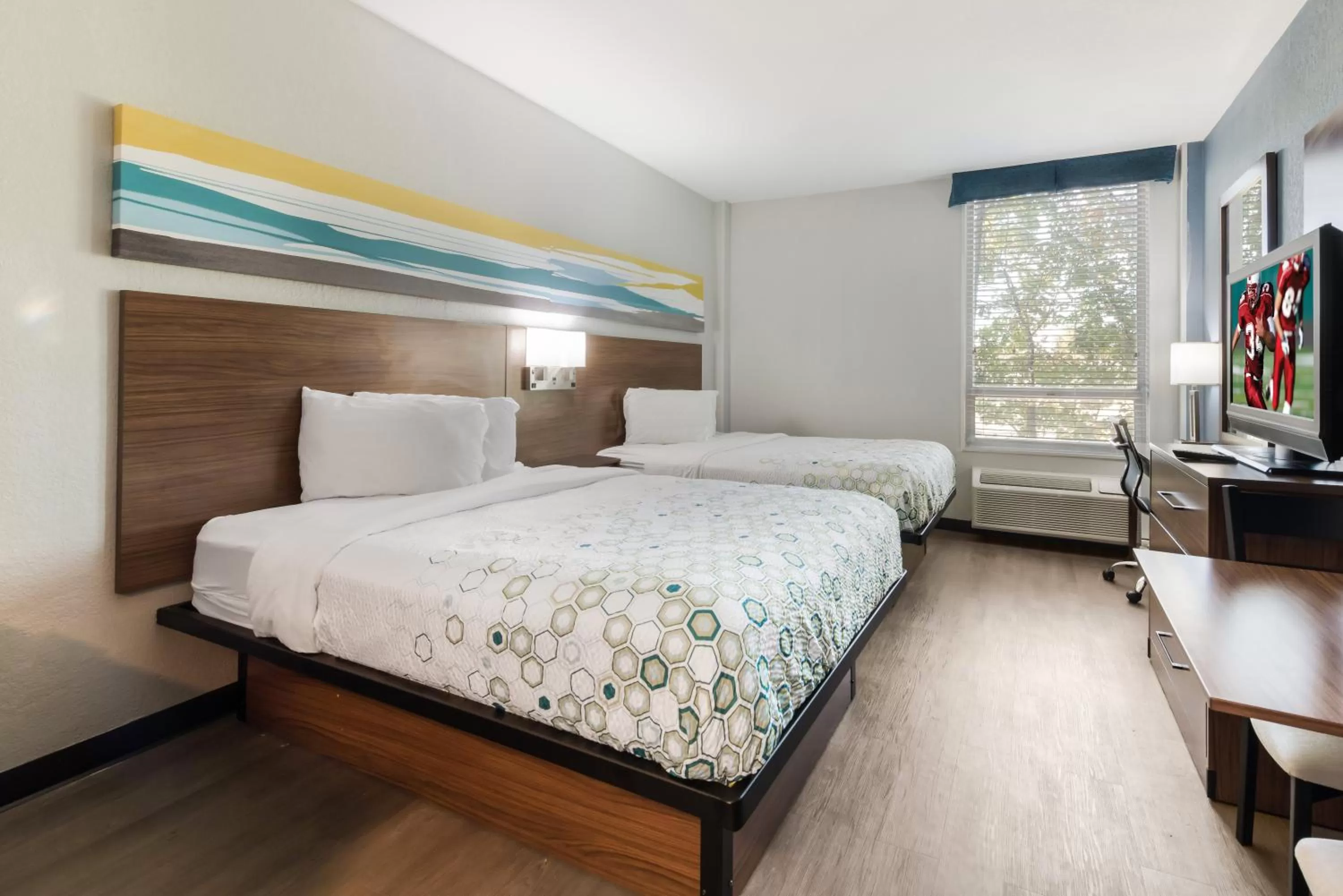 Photo of the whole room, Bed in HomeTowne Studios by Red Roof Newport News - Hampton West