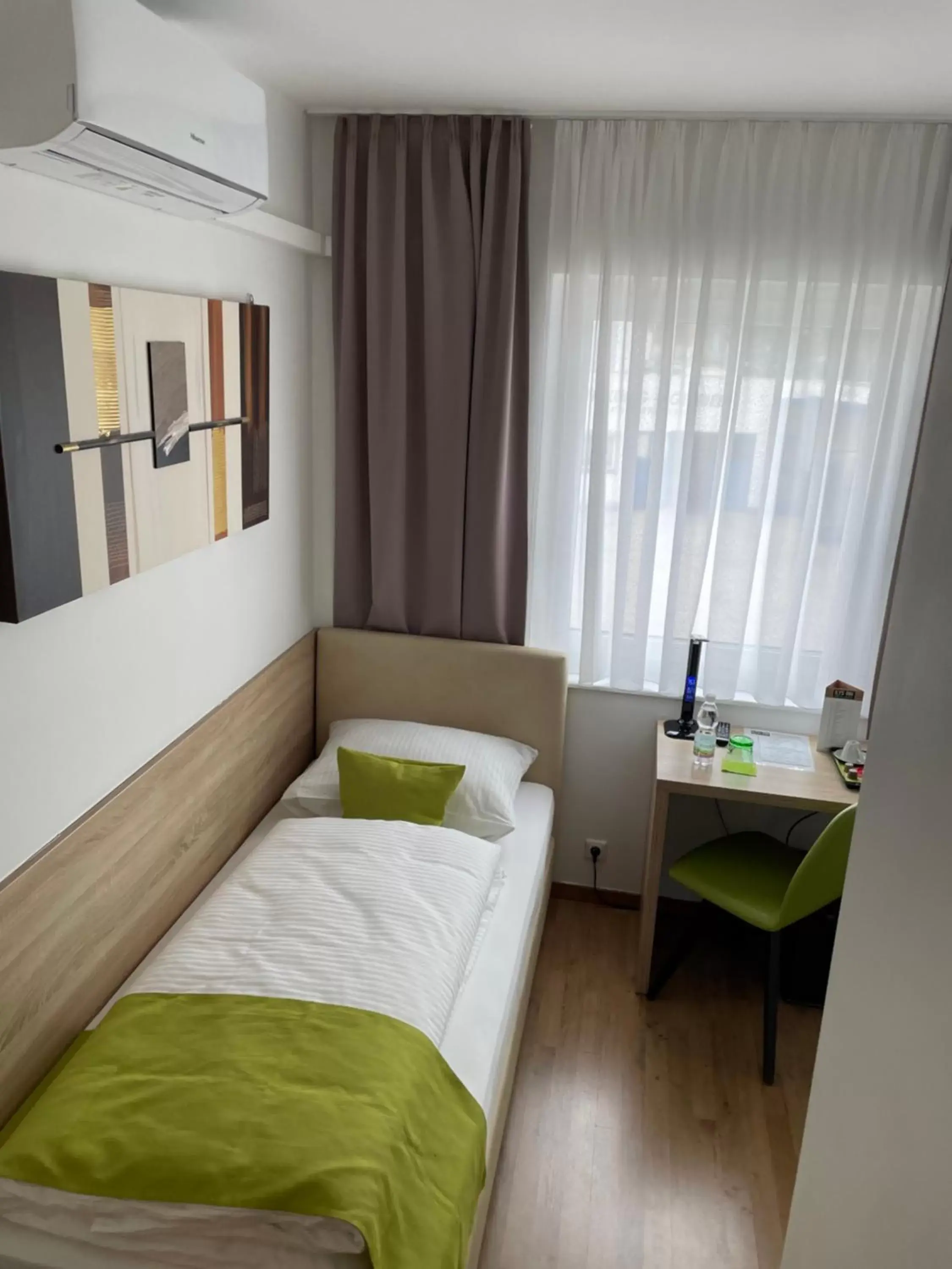 Standard Single Room with Shower in Hotel Garni Ilys Inn Standard Single Room with Shower in Hotel Garni Ilys Inn