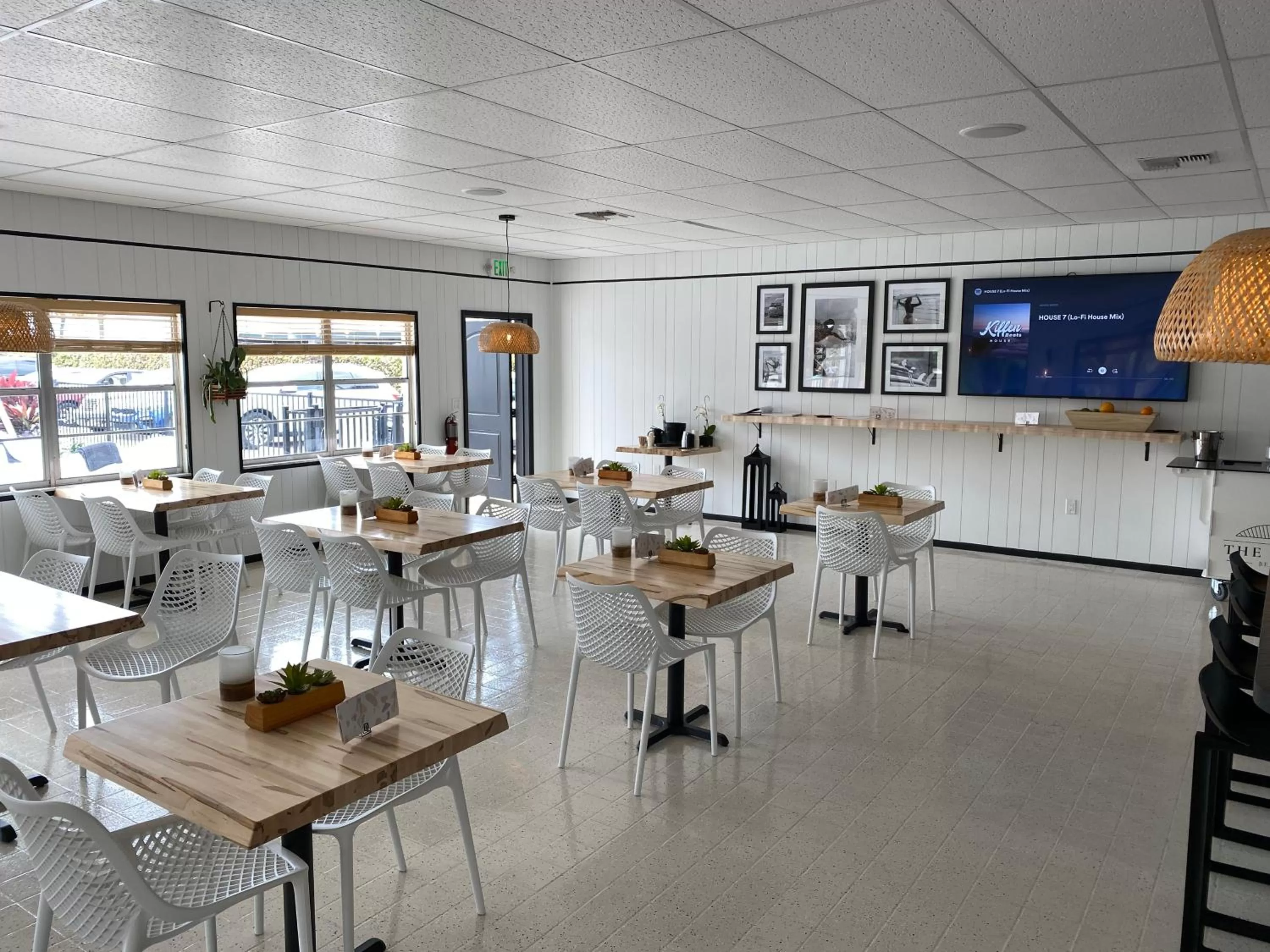 Restaurant/places to eat in Bali Hai Beachfront Resort and Spa