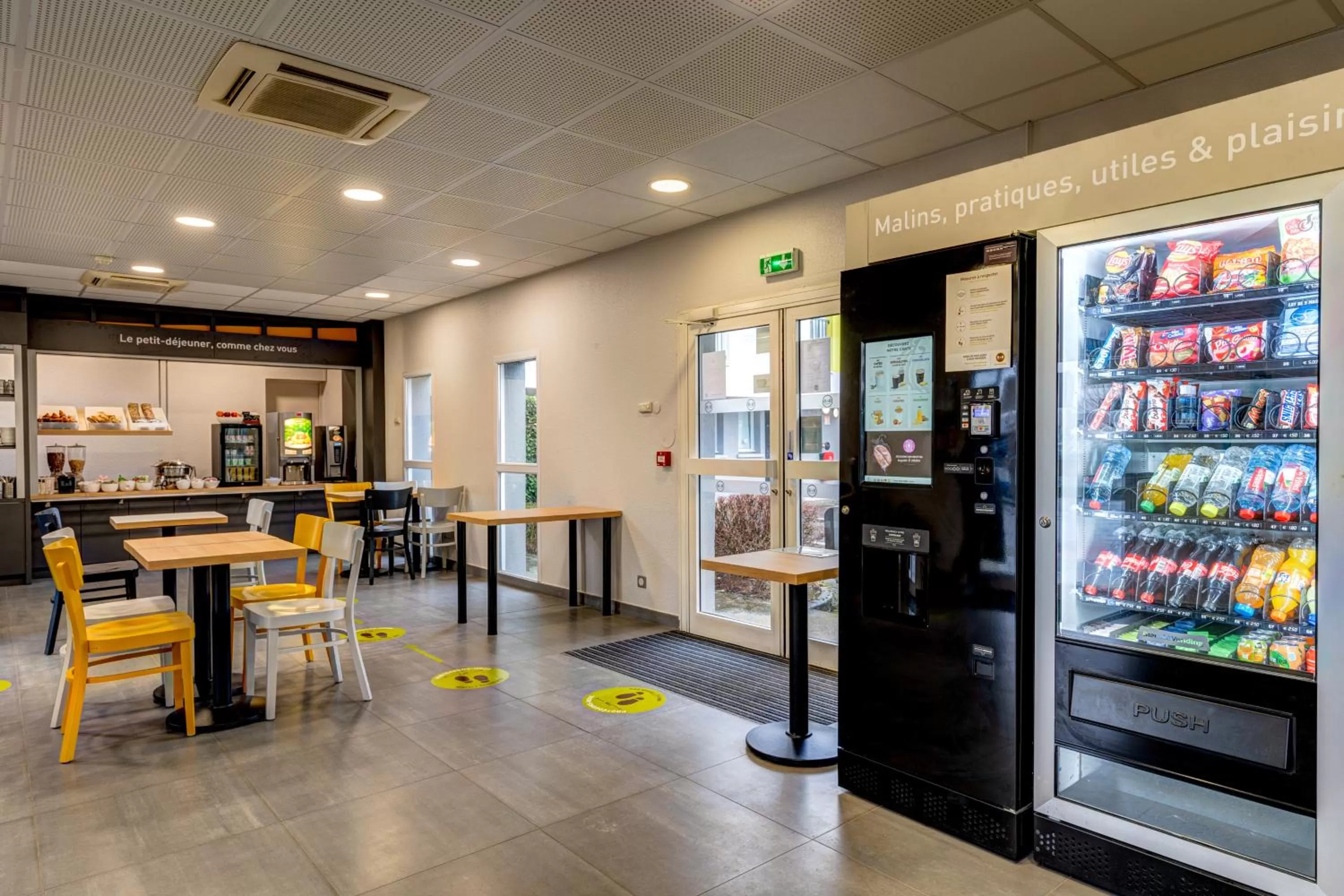 Breakfast in B&B HOTEL Saint-Witz