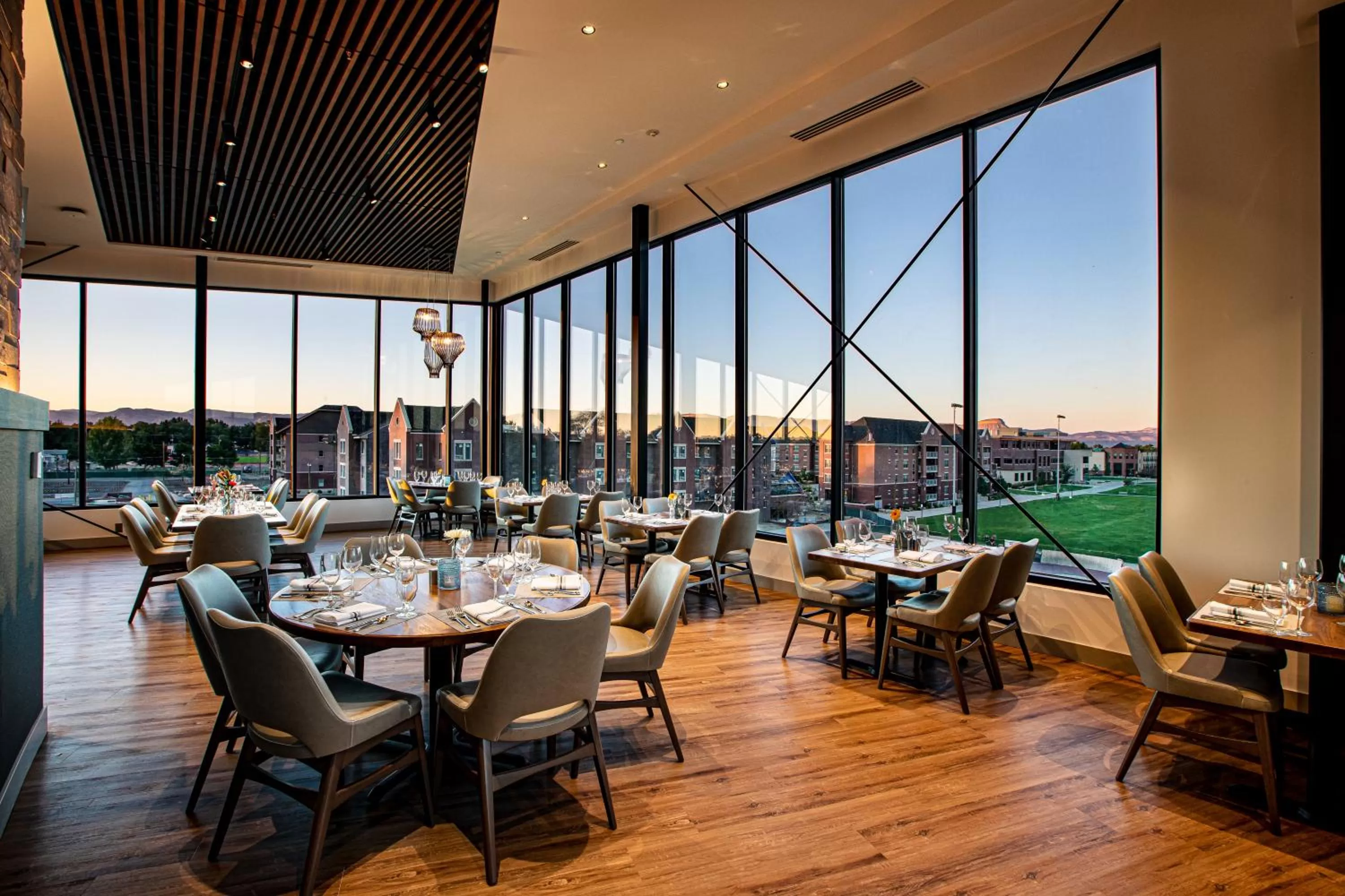 Restaurant/places to eat in Hotel Maverick