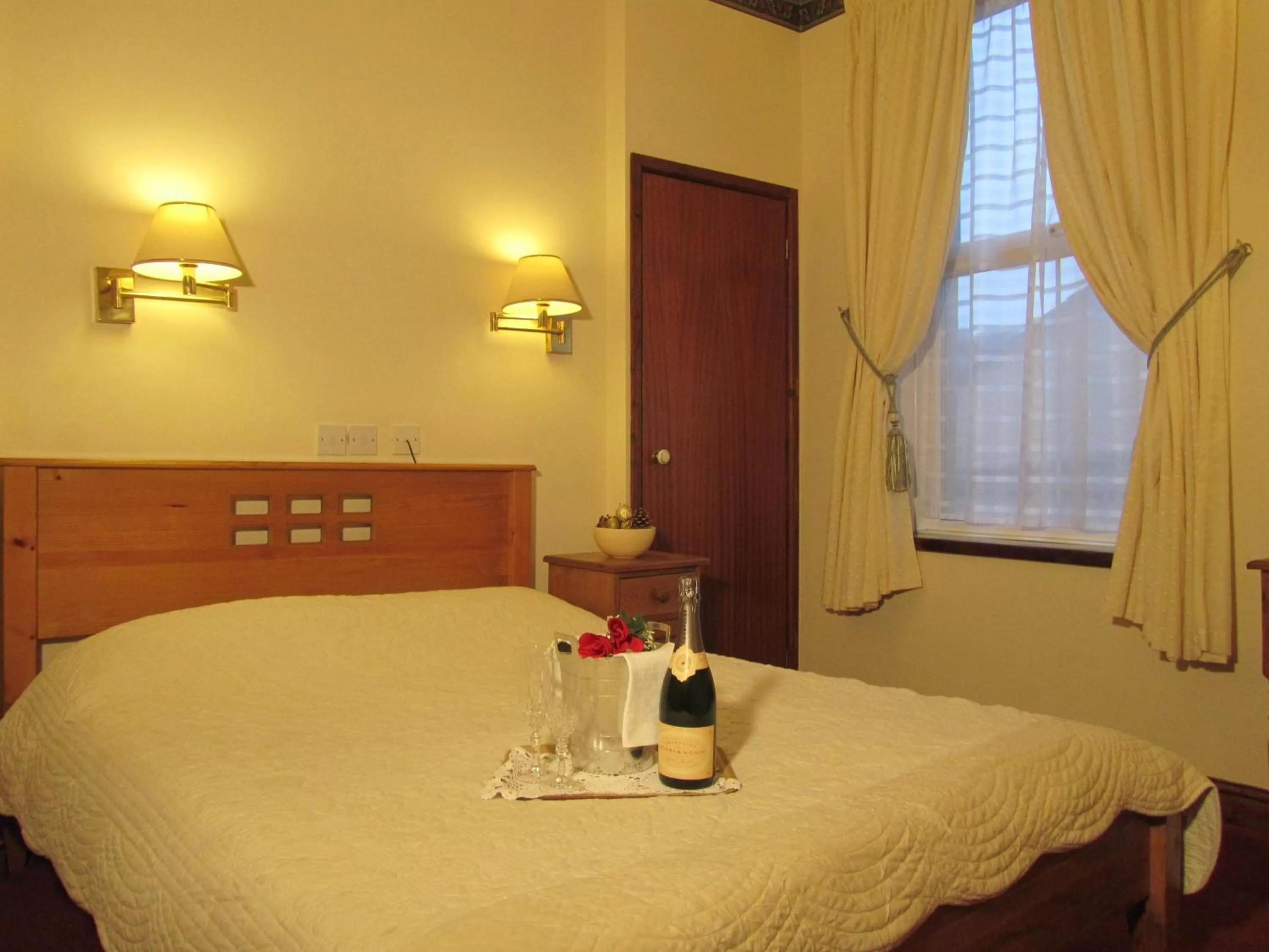 Photo of the whole room, Bed in Garden Hotel