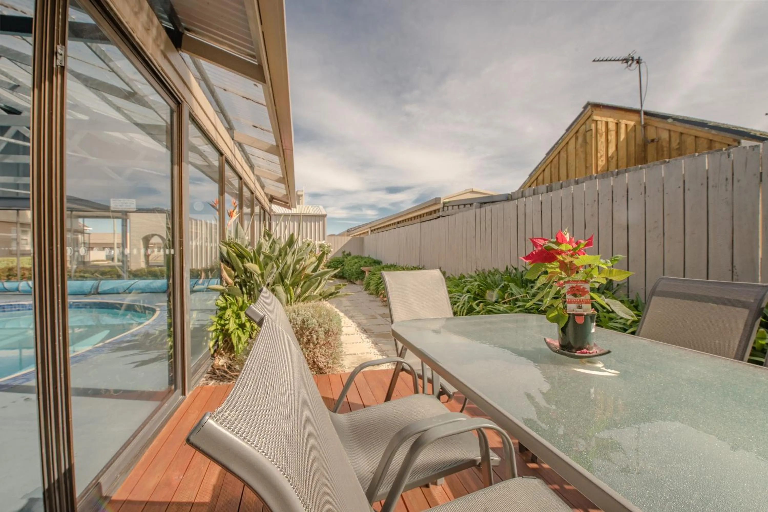 Patio in Barclay Motor Inn