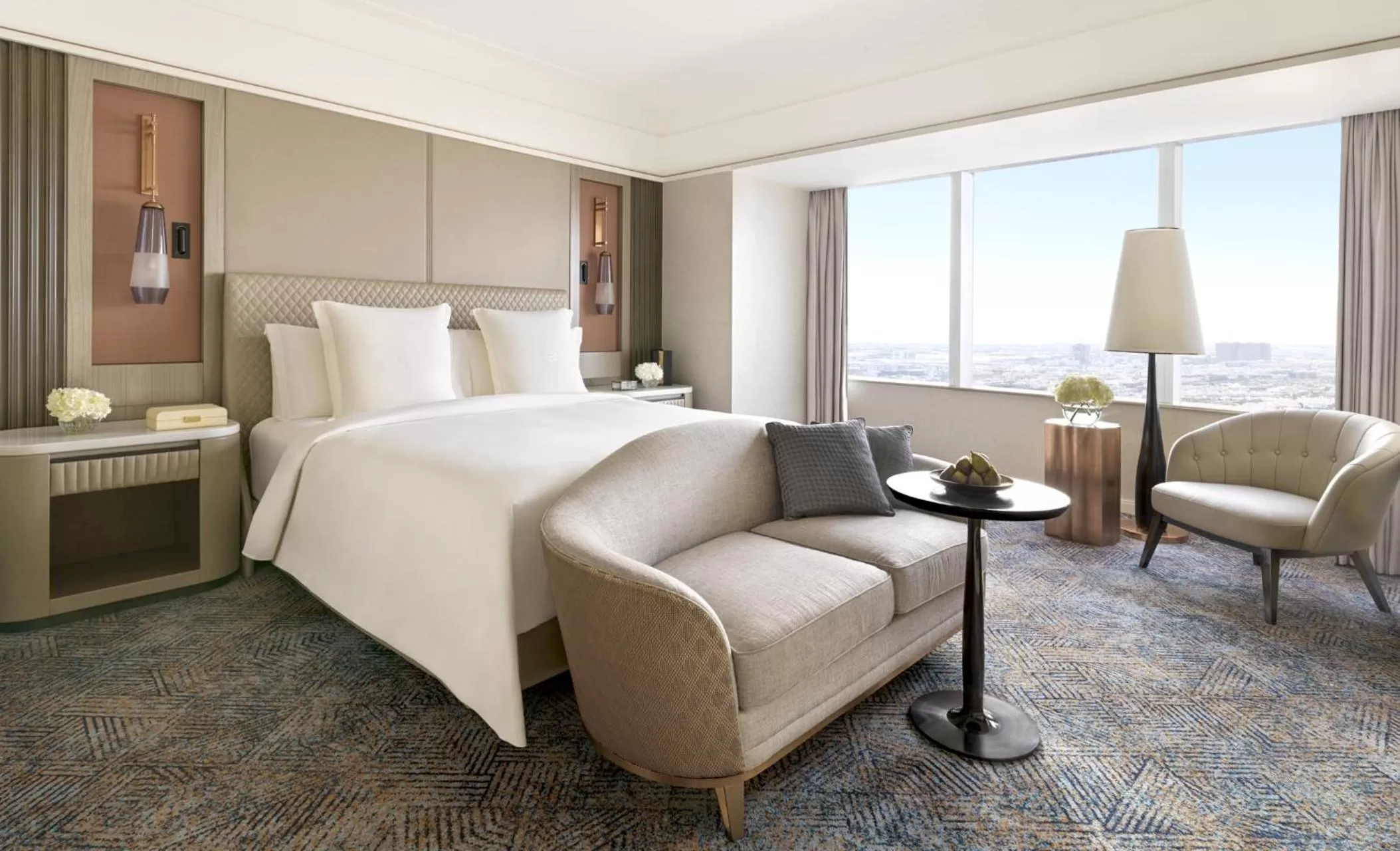 Bedroom, Bed in Four Seasons Hotel Riyadh