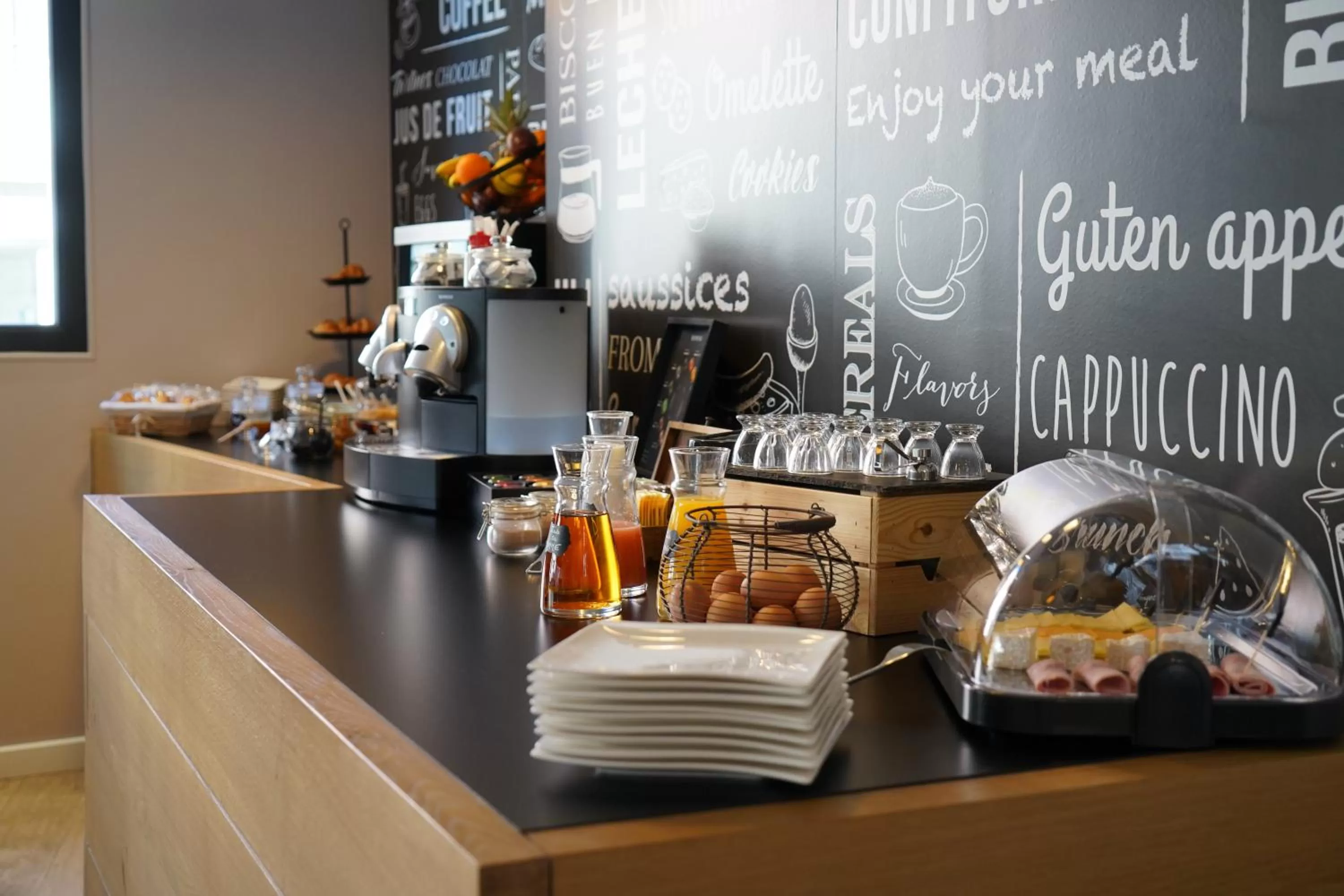 Coffee/tea facilities in Hotel De Quebec