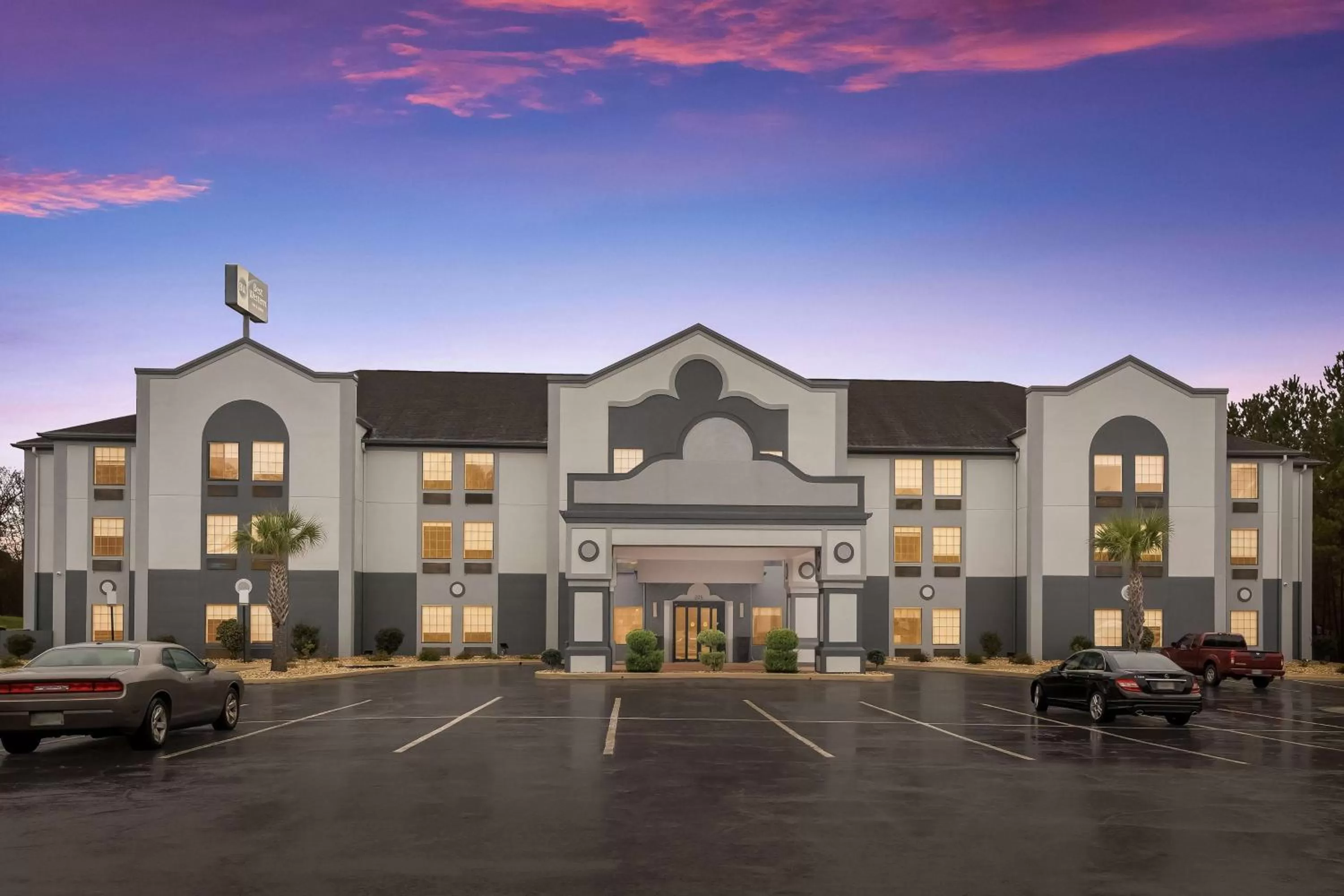 Property building in Best Western Bradbury Inn & Suites