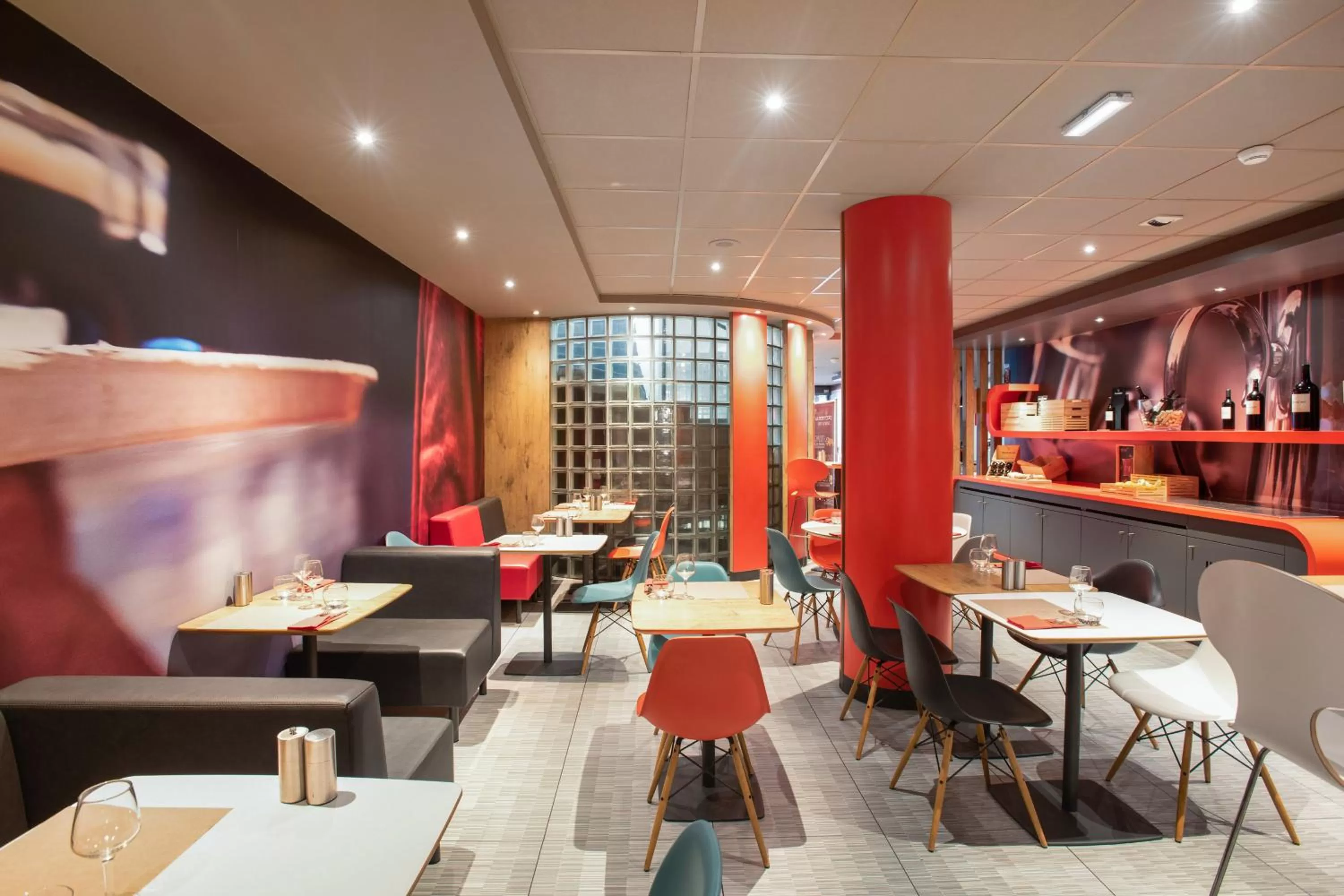 Restaurant/places to eat in ibis Lorient Centre Gare