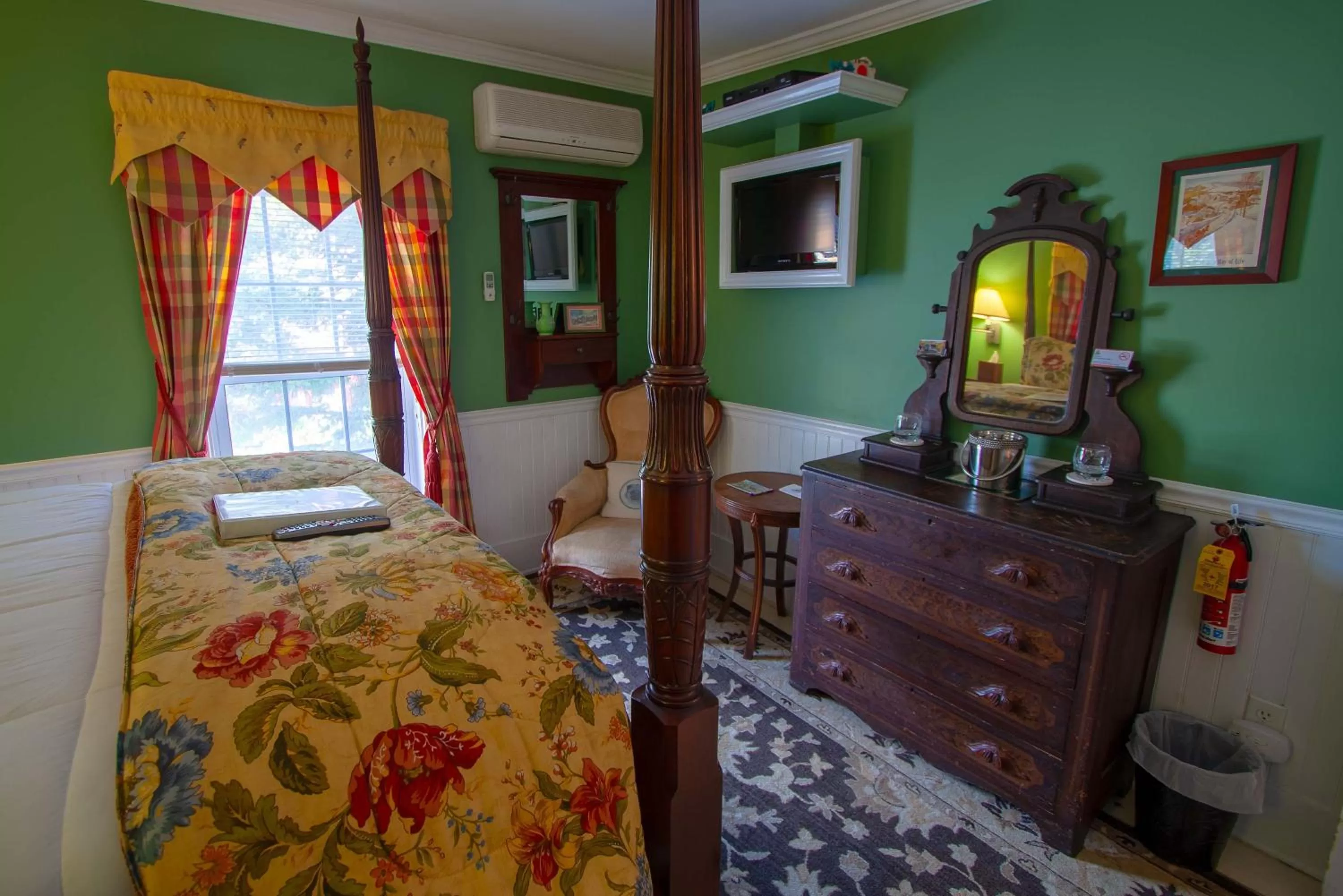 Bedroom, Bed in Phineas Swann Inn & Spa