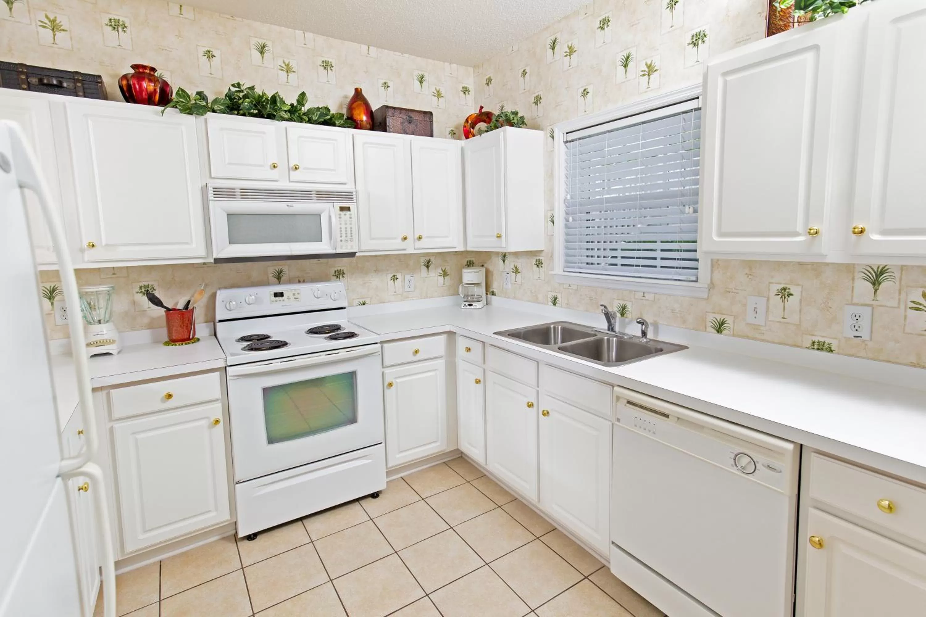 Kitchen or kitchenette in Barefoot Resort Golf & Yacht Club Villas