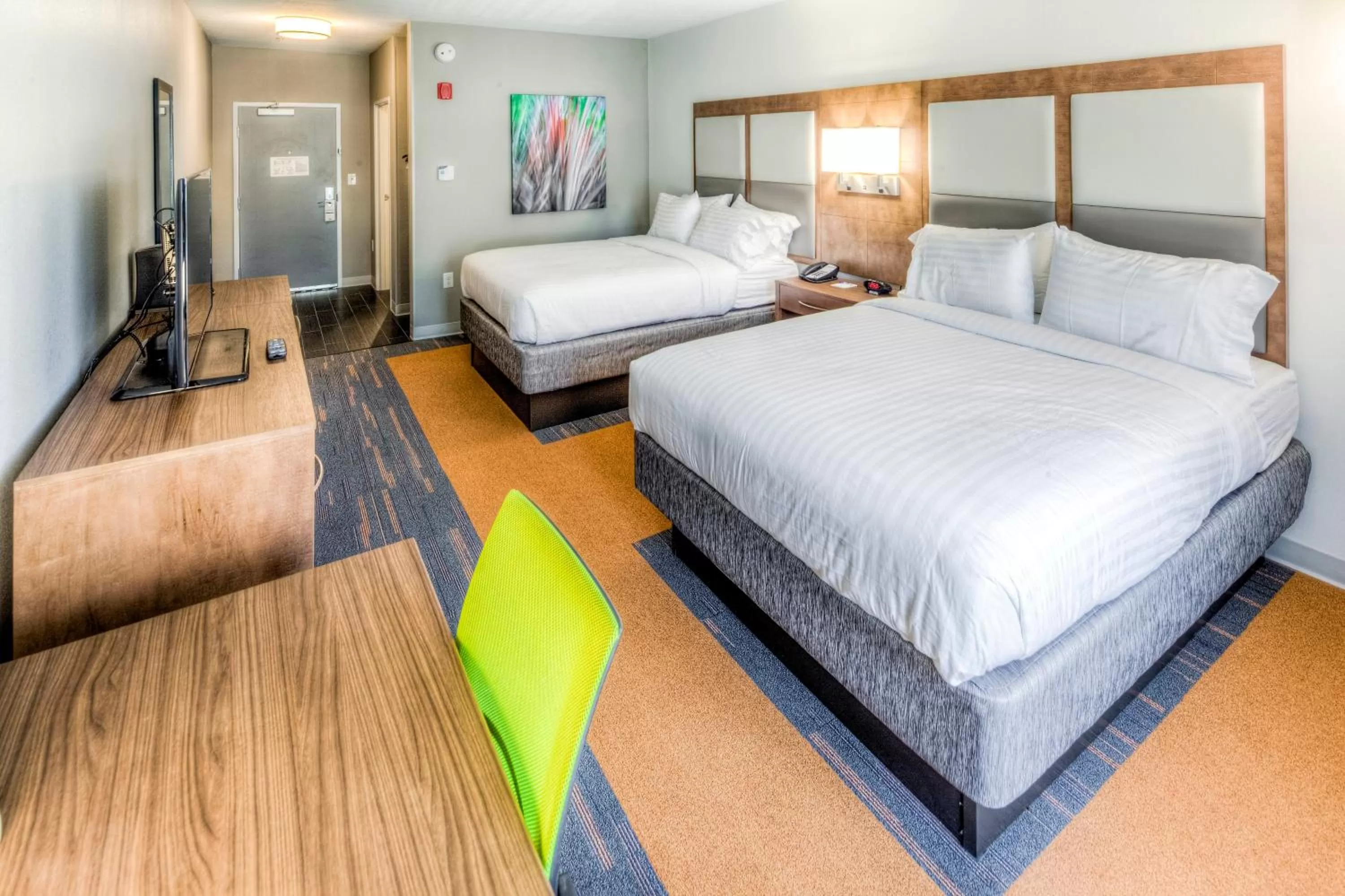 Photo of the whole room, Bed in Holiday Inn Express & Suites Cleveland/Westlake by IHG