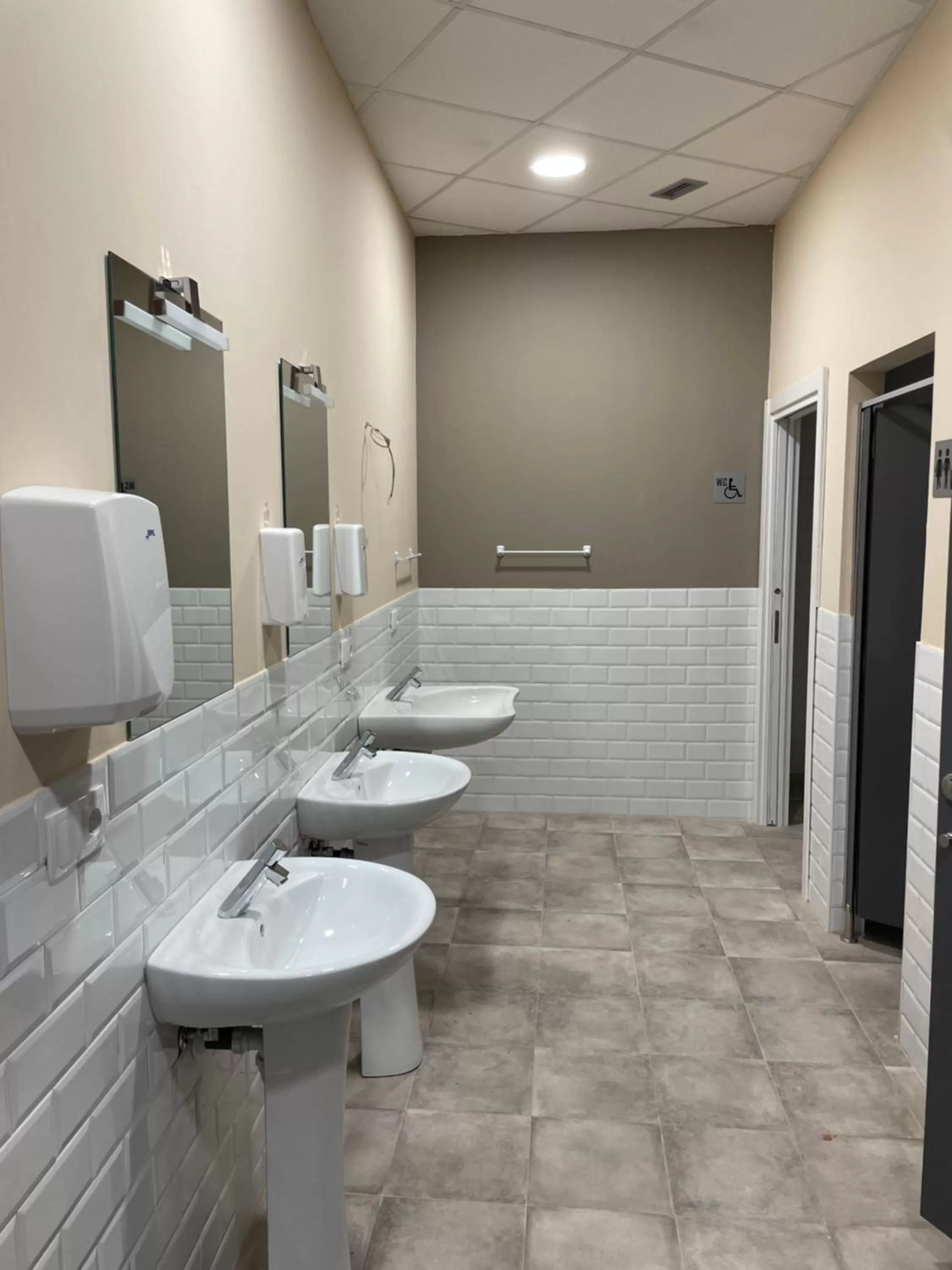 Bathroom in Hostel Llanes