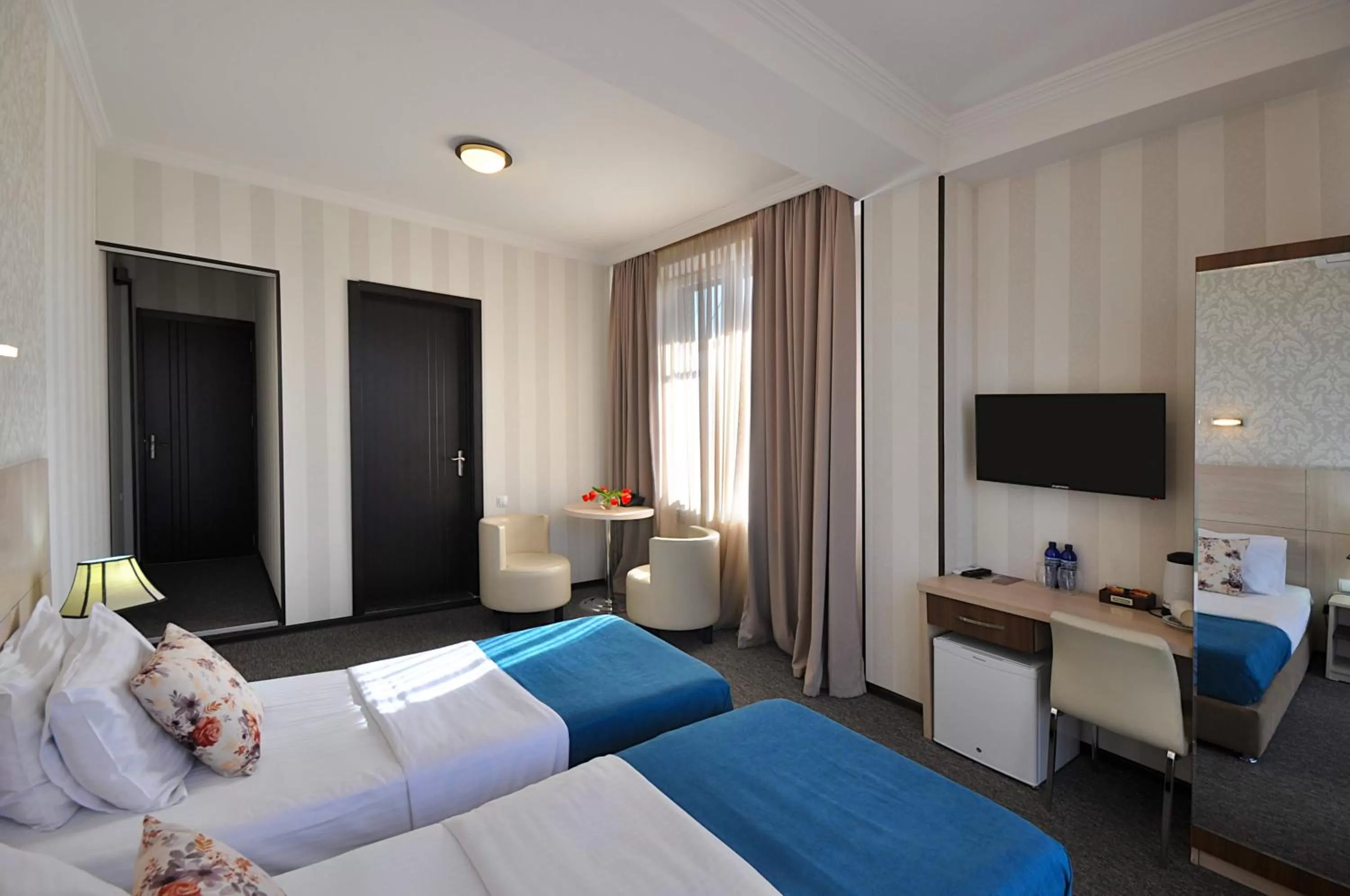 Photo of the whole room, Bed in Light House Old City