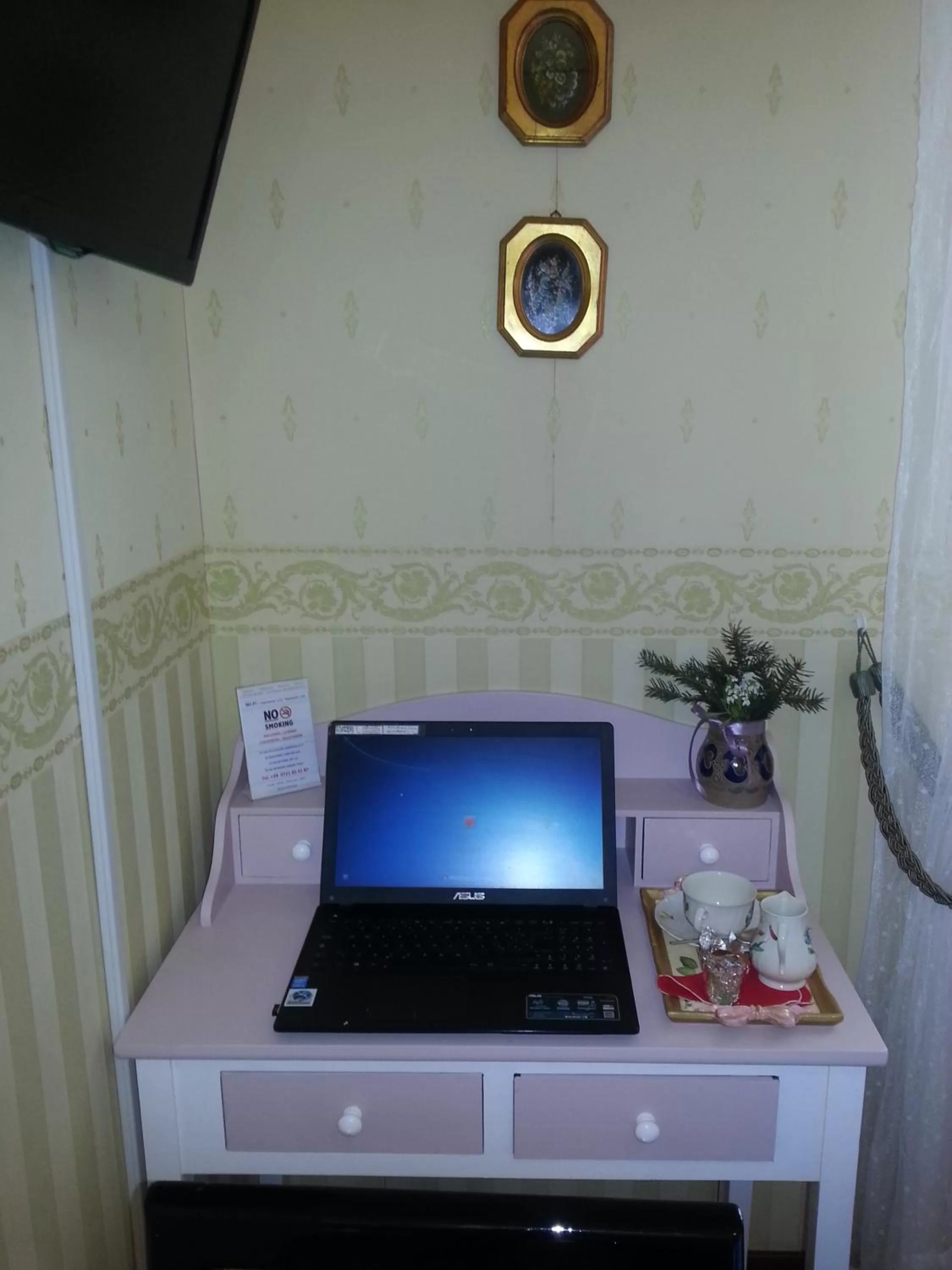 Decorative detail in Al Villino del Sole