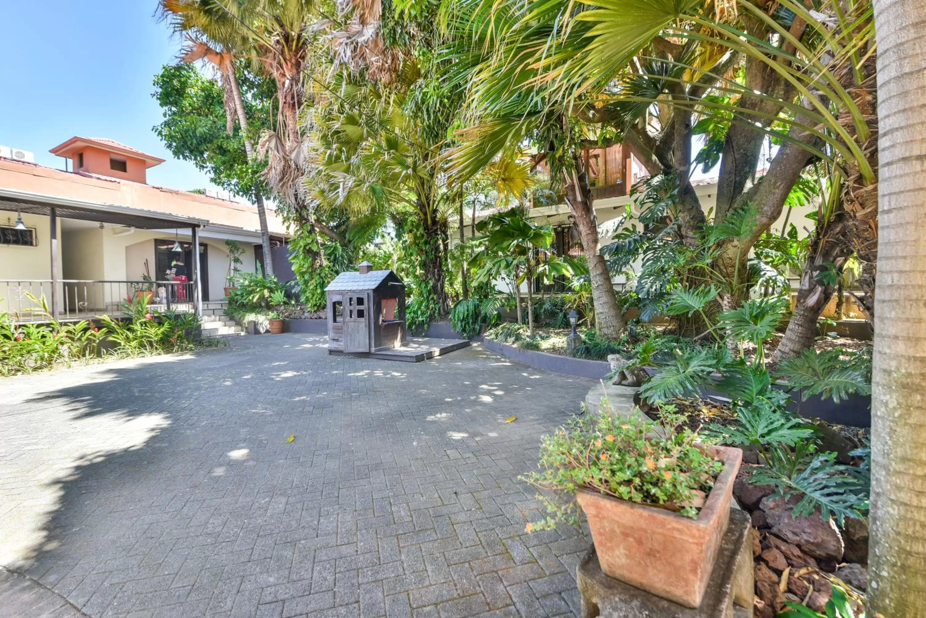 Patio in La Riviera Hotel