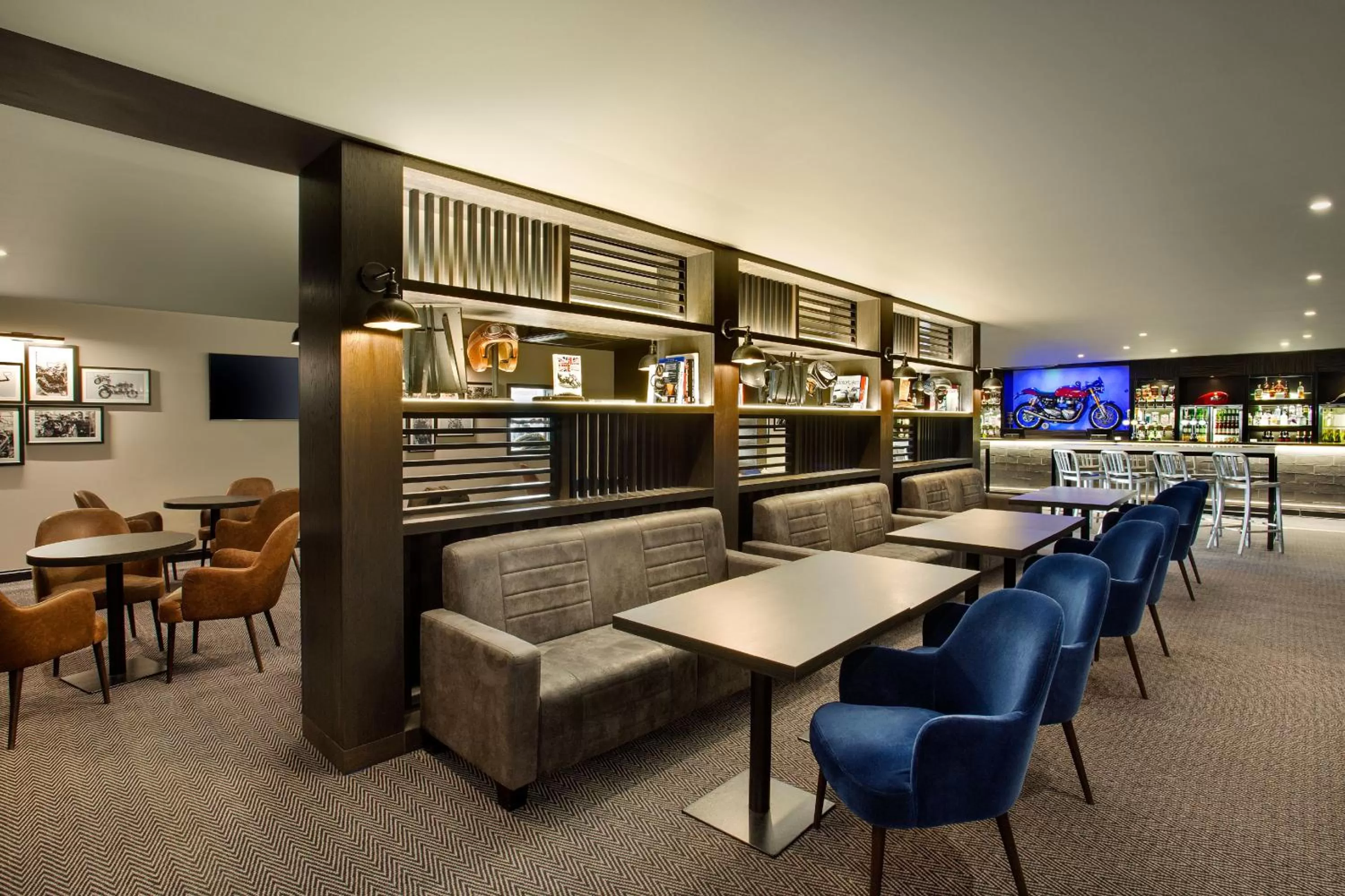 Lounge or bar in Leonardo Hotel and Conference Venue Hinckley Island