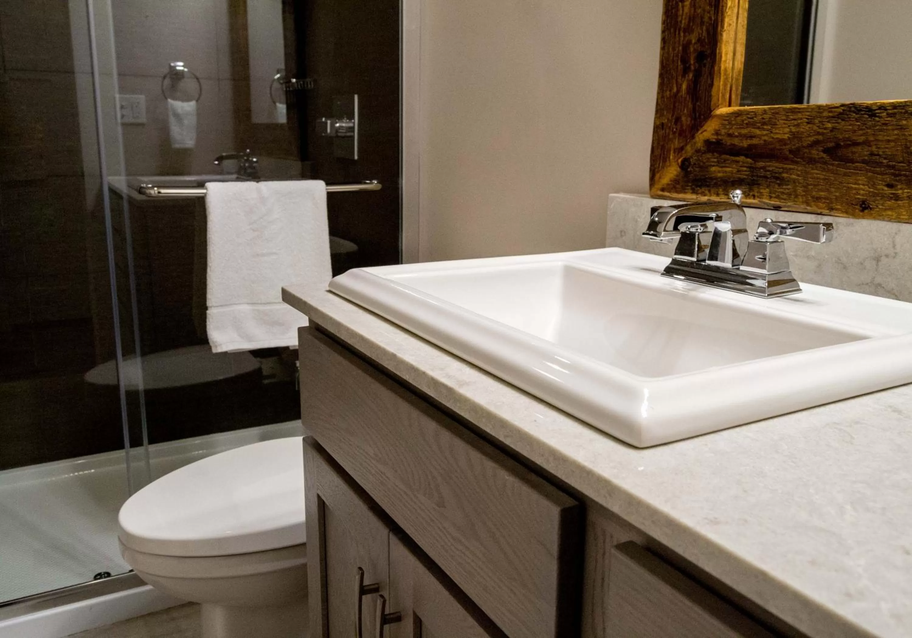 Bathroom in Lake Placid Inn: Residences