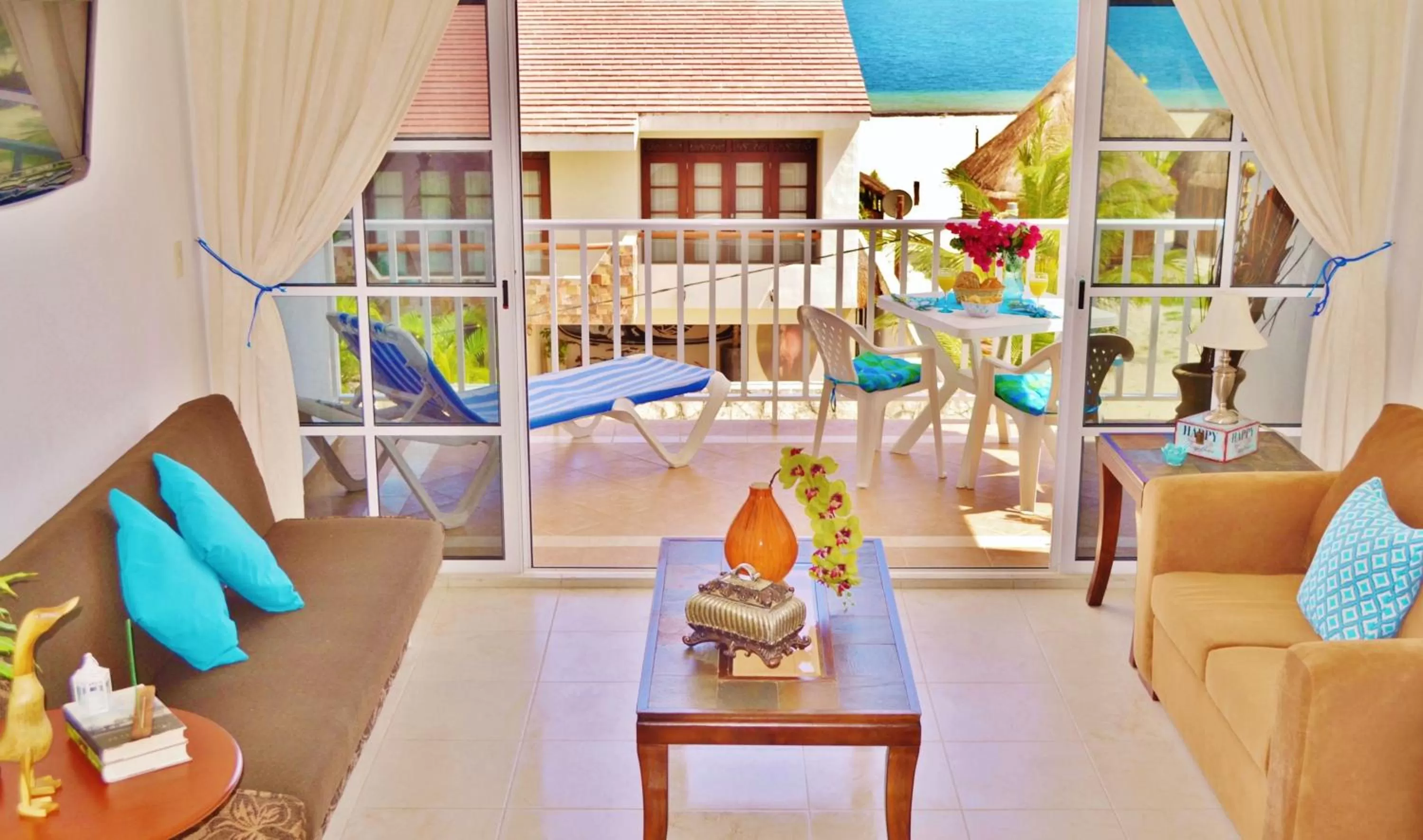 Photo of the whole room in Corales Suites