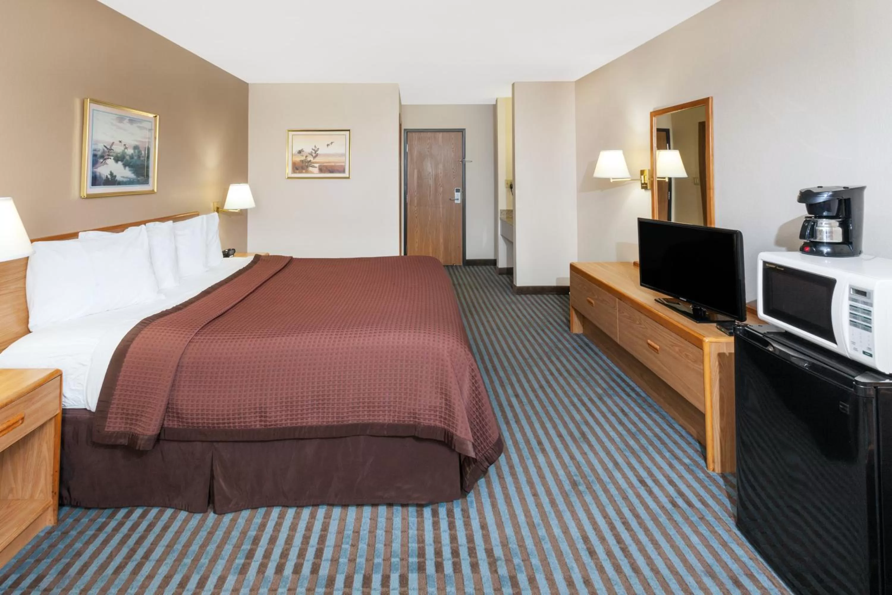 Bed in Days Inn by Wyndham Charleston