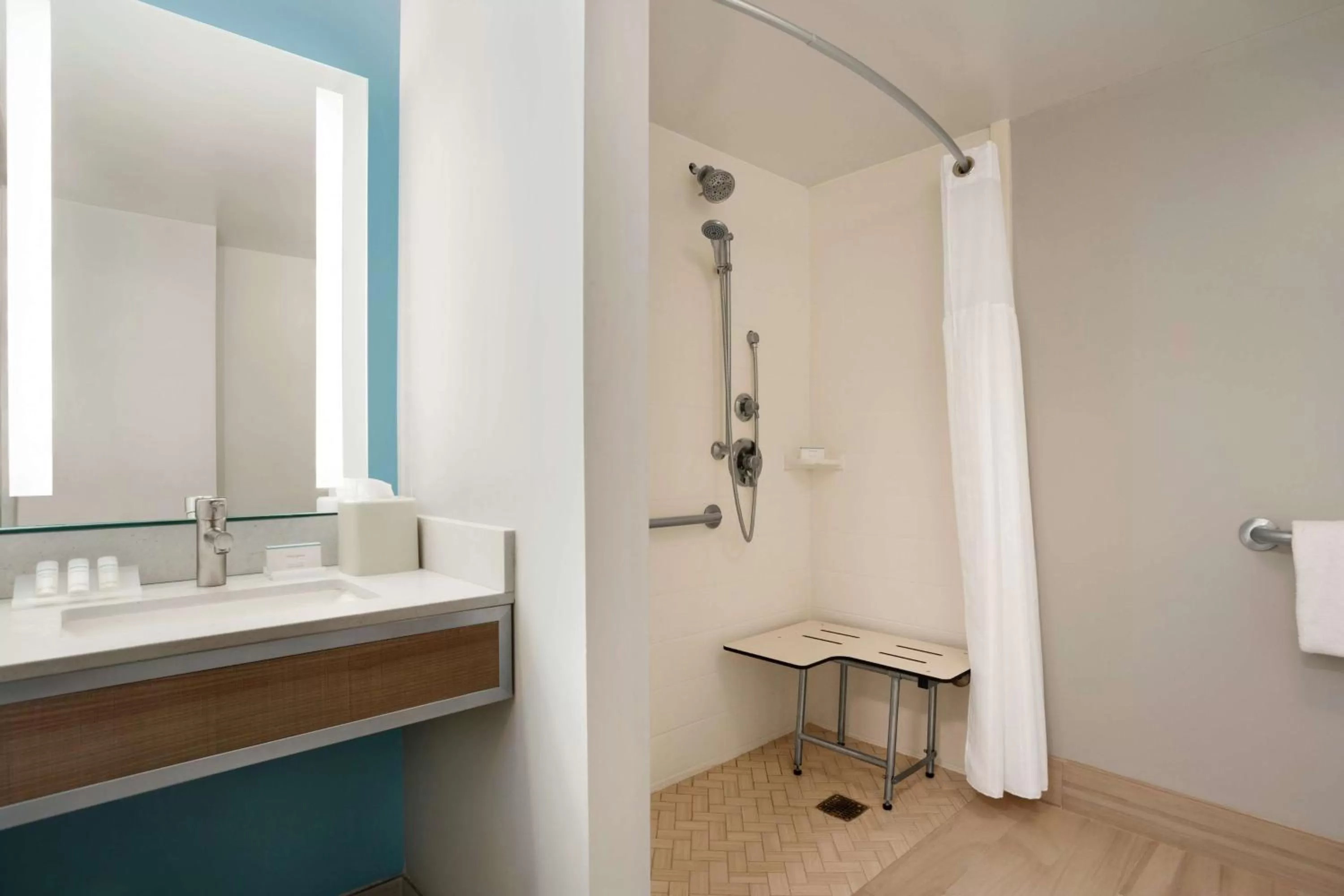 Bathroom in Hilton Garden Inn New Orleans Convention Center