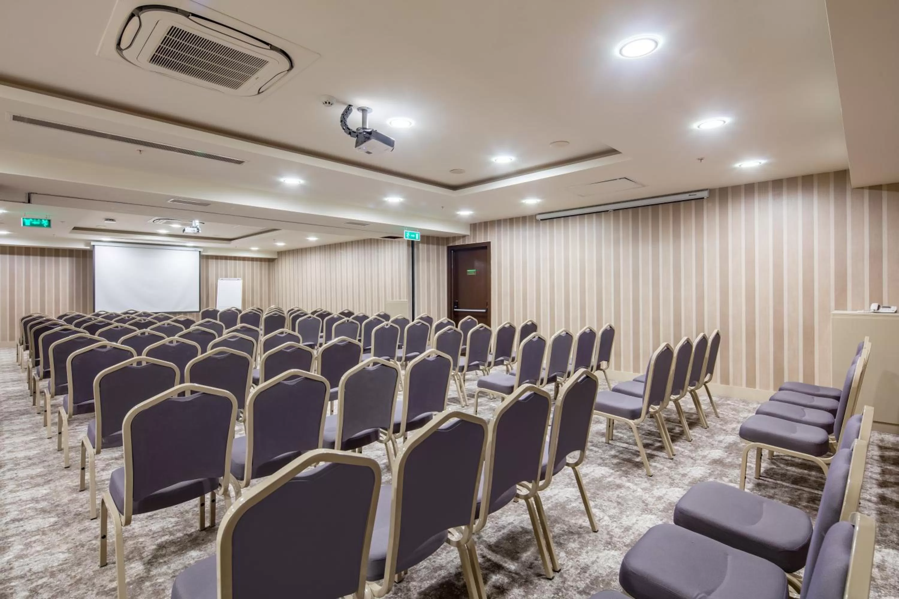 Meeting/conference room in Holiday Inn Antalya - Lara by IHG
