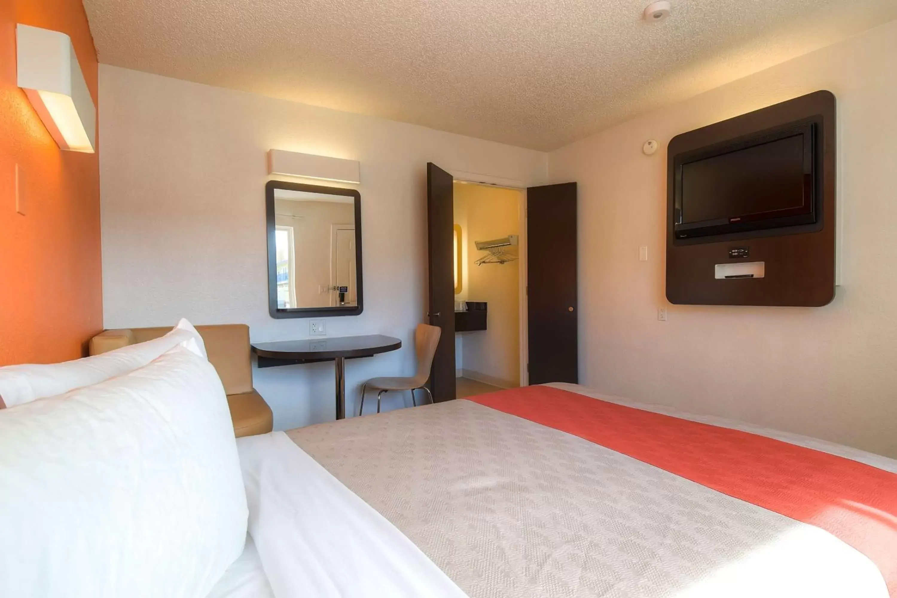 Double Room - Disability Access in Motel 6-Las Vegas, NV - Tropicana Double Room - Disability Access in Motel 6-Las Vegas, NV - Tropicana