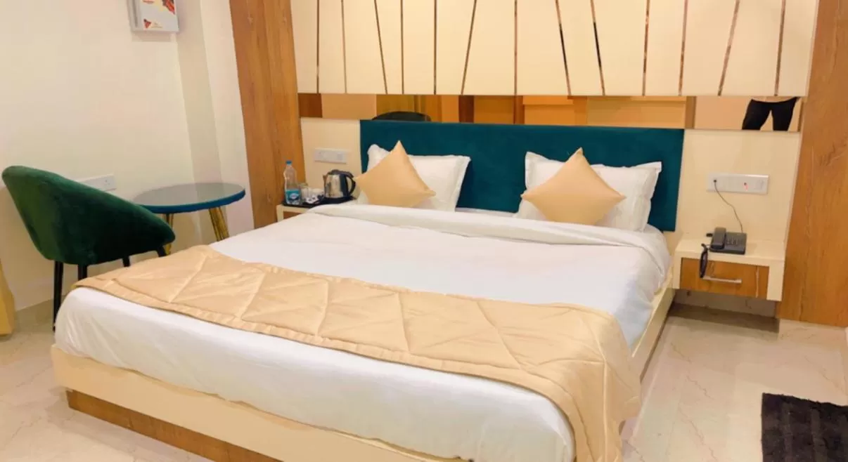 Photo of the whole room, Bed in City View With Garden -5 Mins Walk From GOLDEN TEMPLE