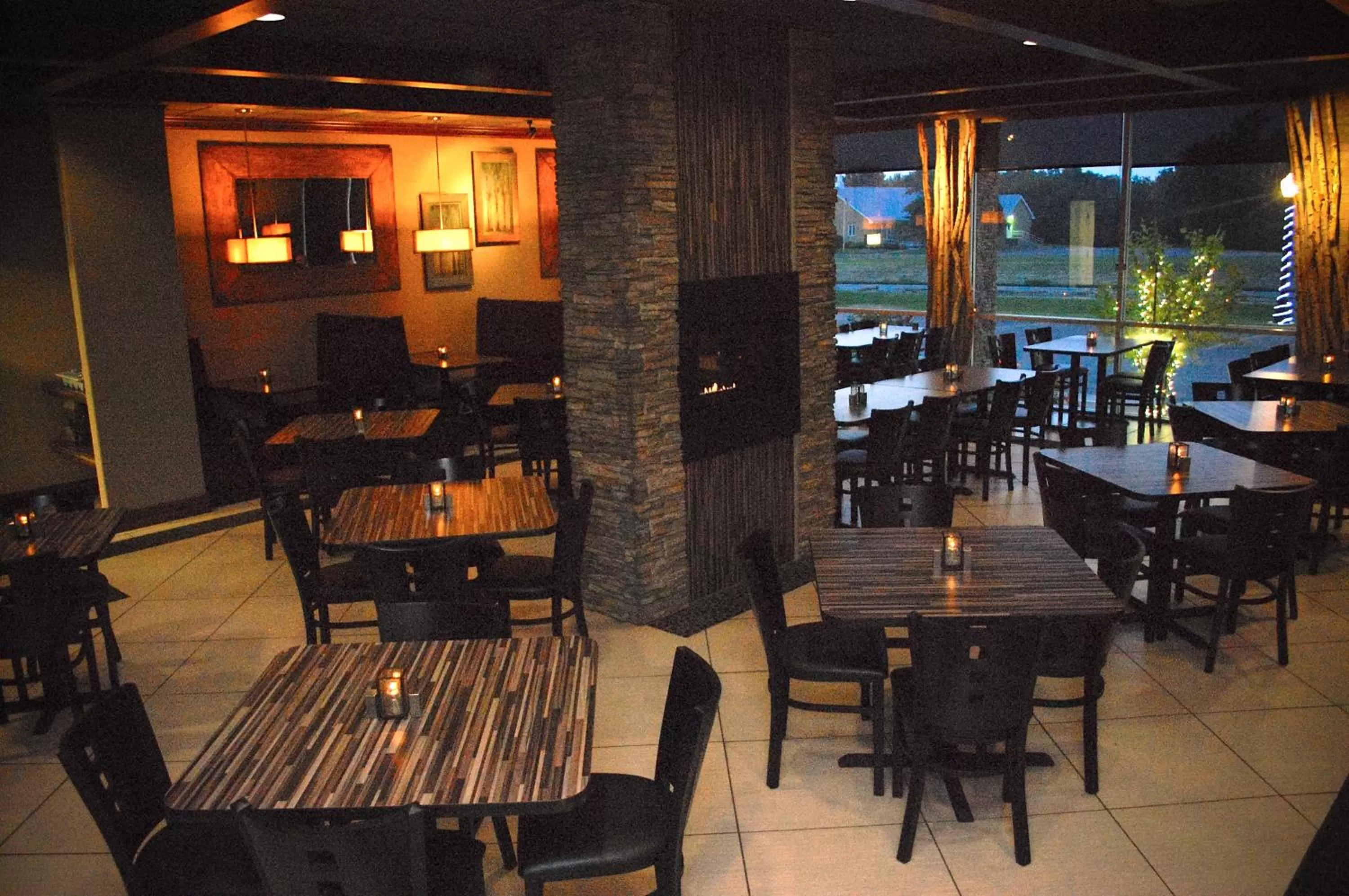 Restaurant/places to eat in Unique Suites Hotel