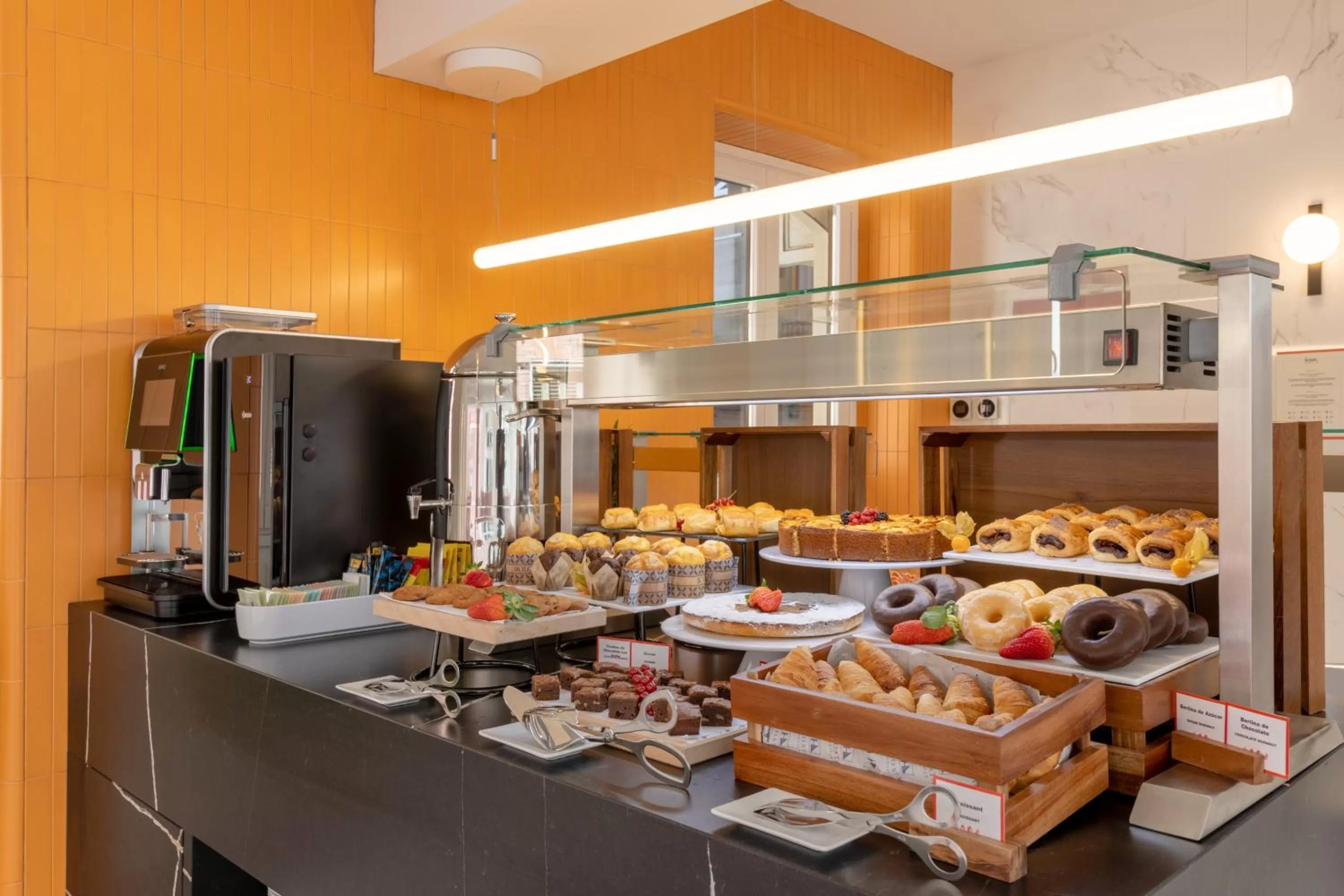 Breakfast in Ikonik Gran Vía