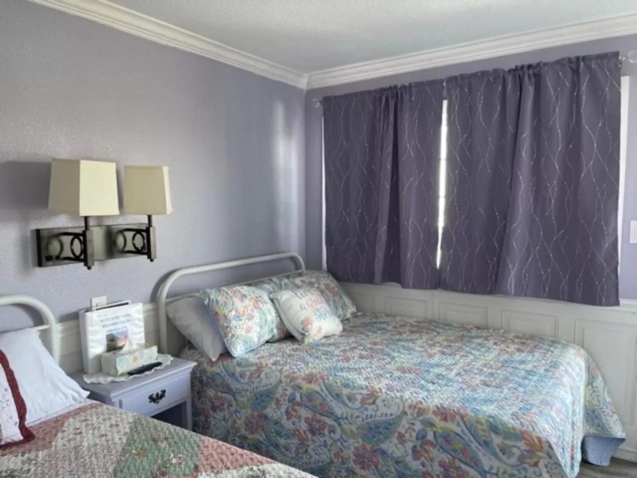 Bed in Sugarloaf Mountain Motel