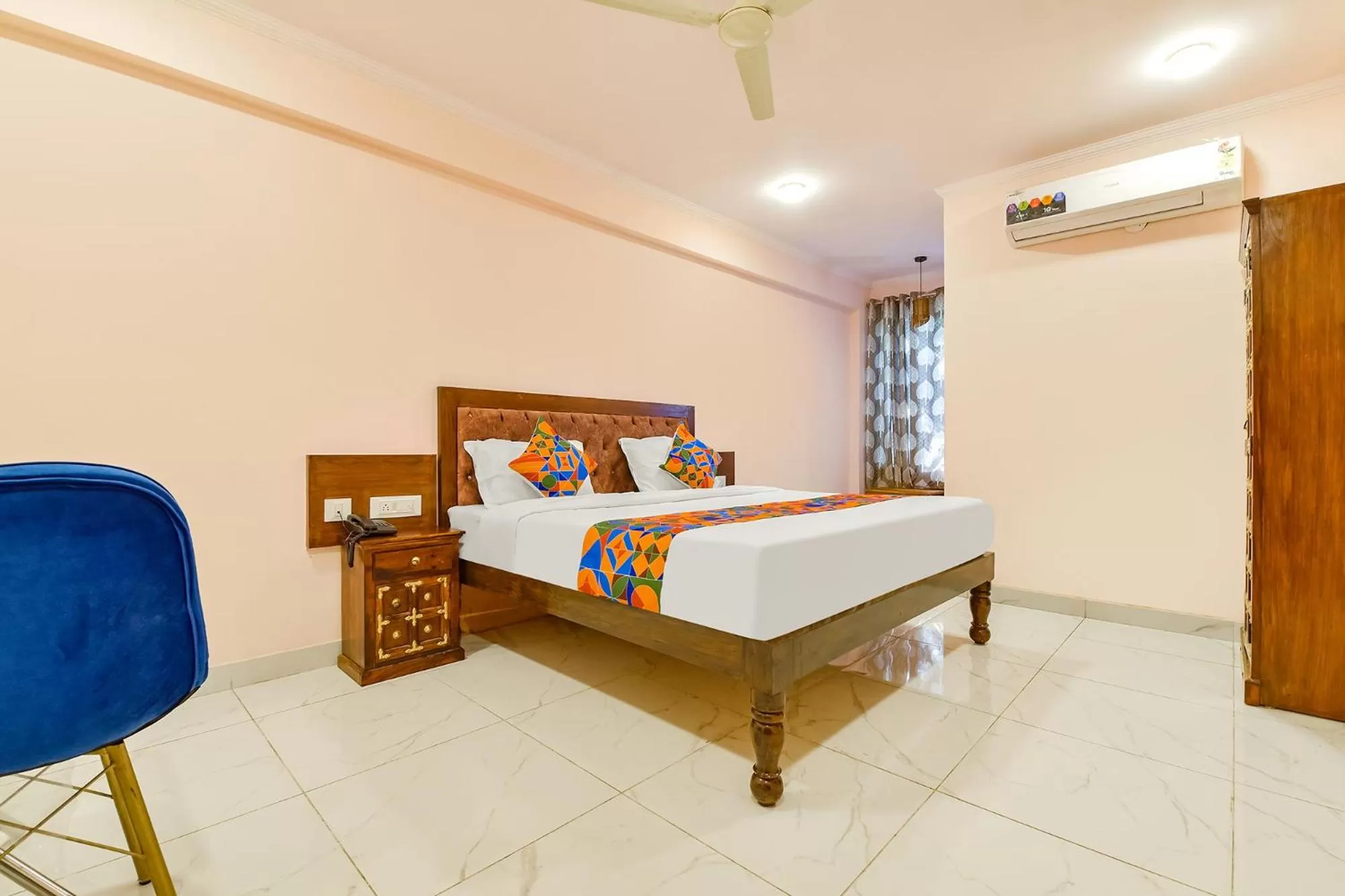 Photo of the whole room, Bed in FabHotel JBS Heritage