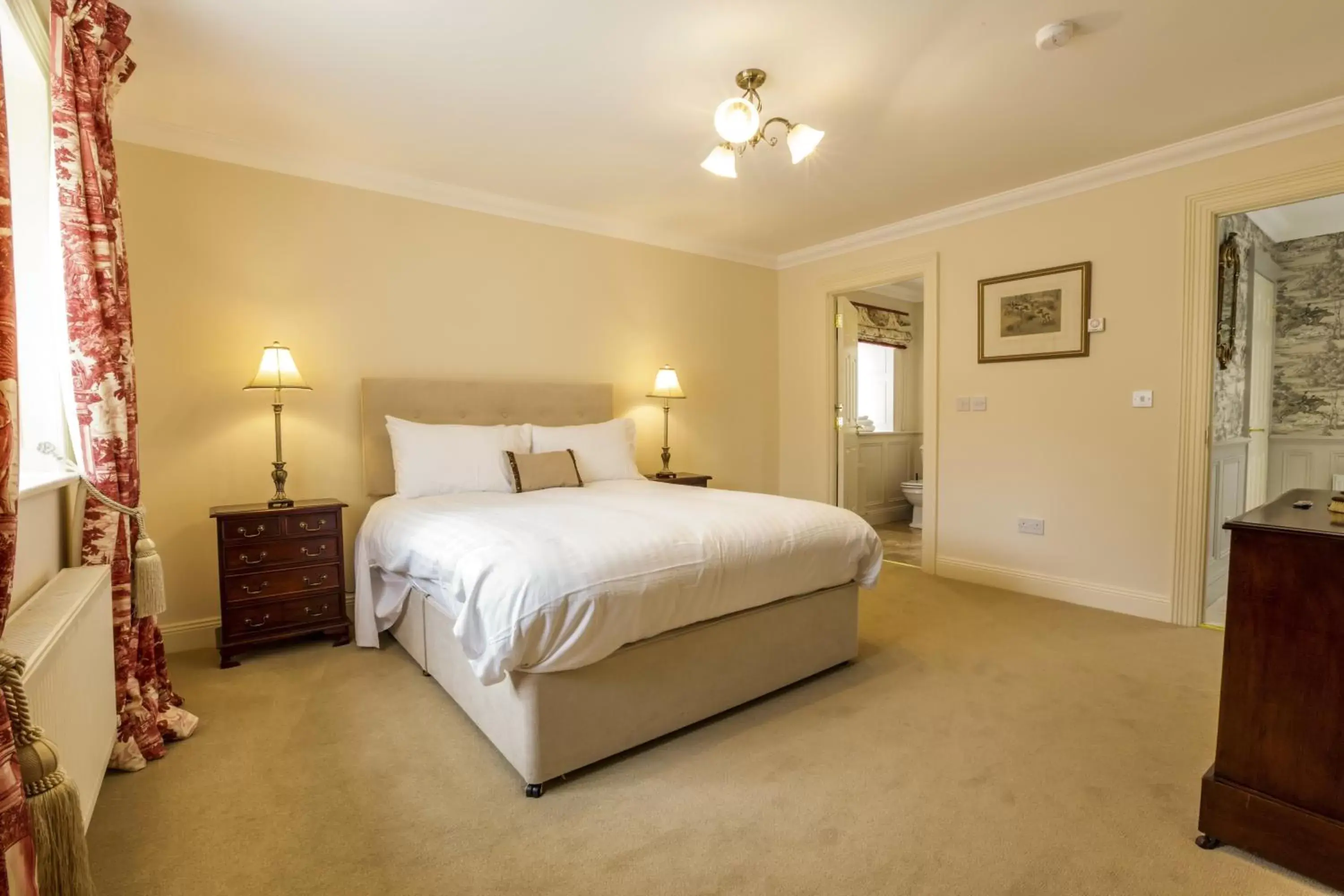 Deluxe King Room in College Hill House Deluxe King Room in College Hill House