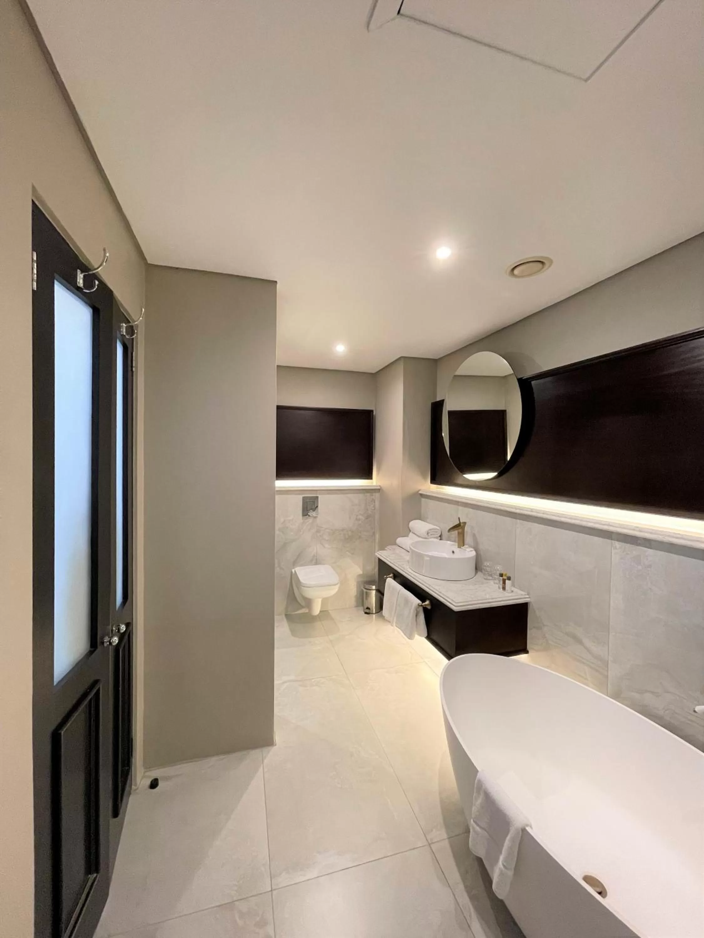 Bathroom, Bed in Premier Hotel Cape Town