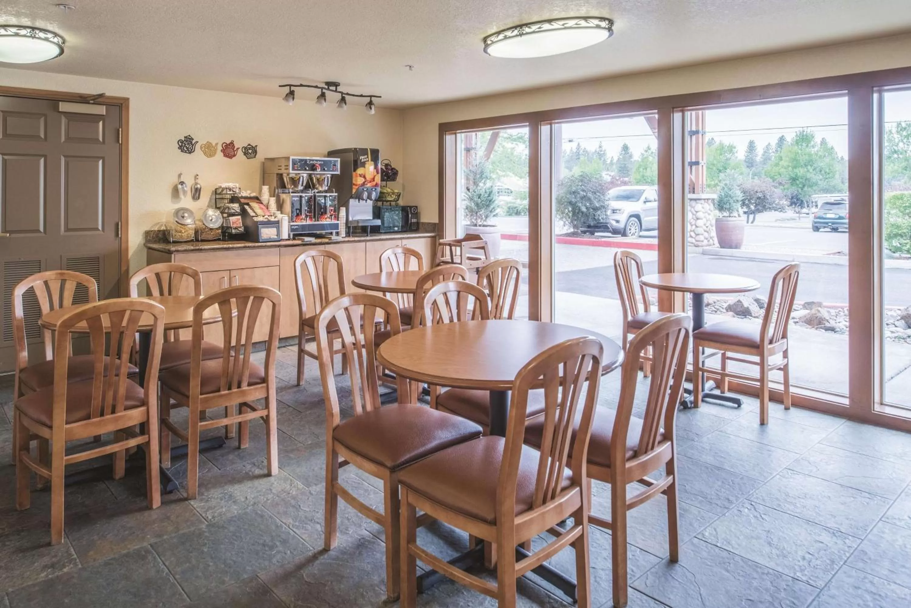 Restaurant/places to eat in La Quinta Inn by Wyndham Bend