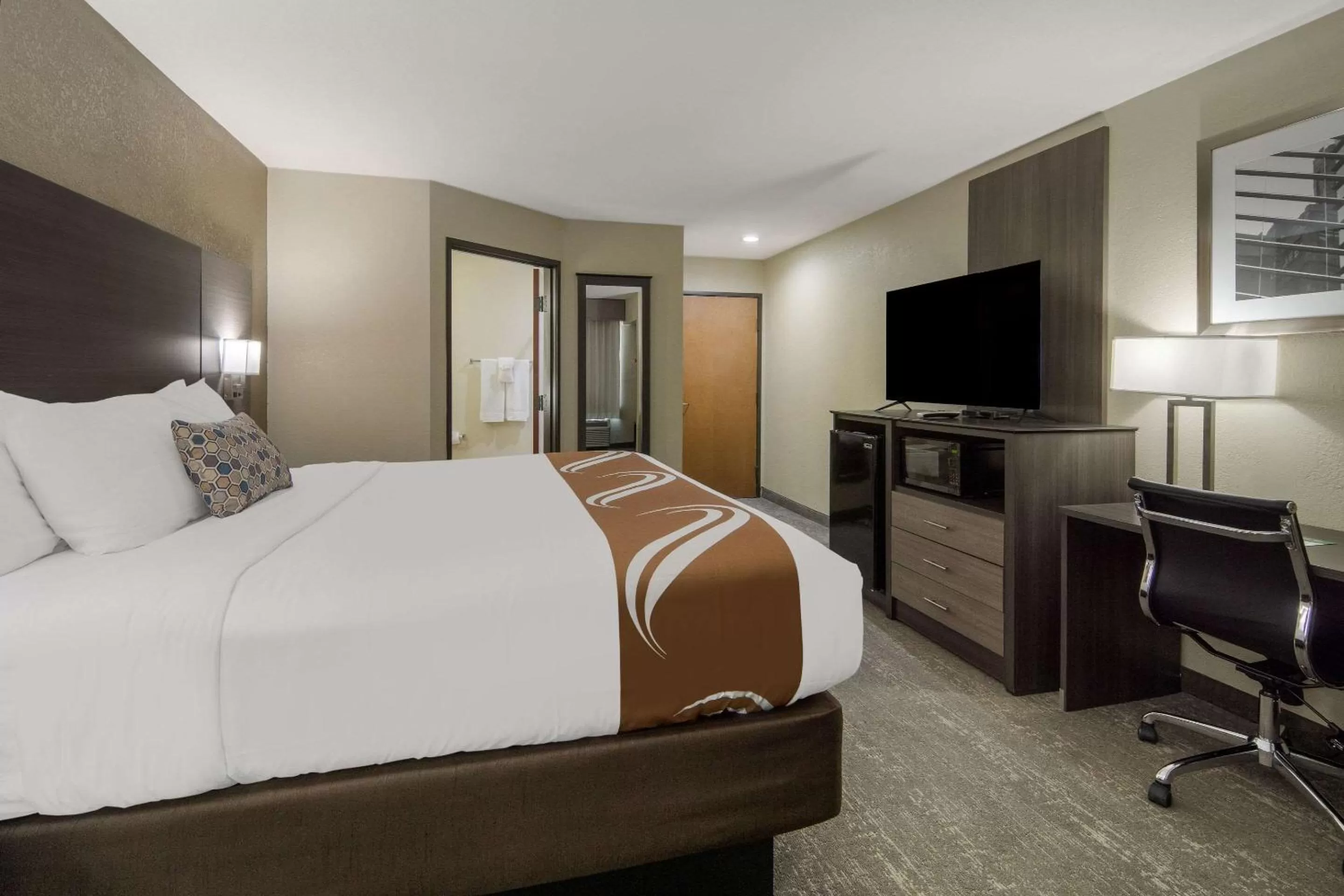 Bedroom, Bed in Quality Inn & Suites Roanoke - Fort Worth North