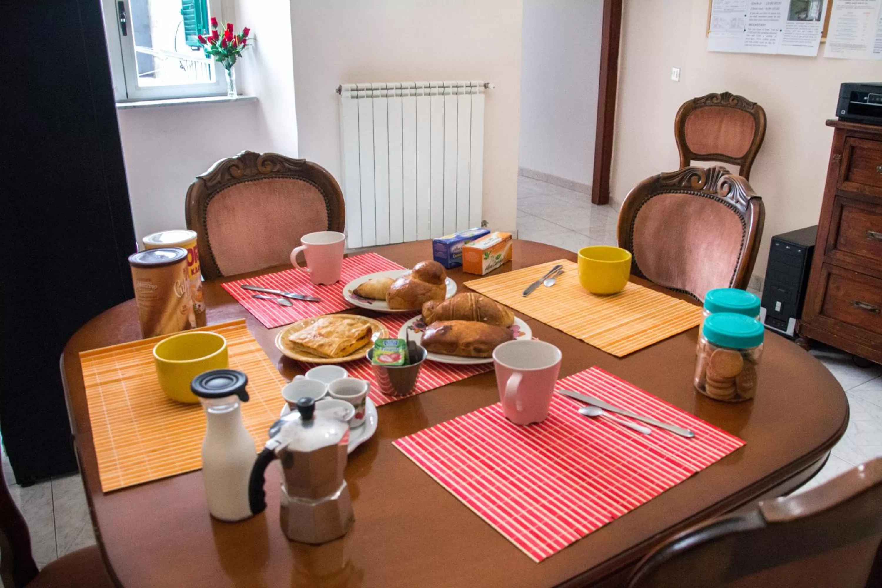 Living room, Dining Area in B&B Carbonara Napoli