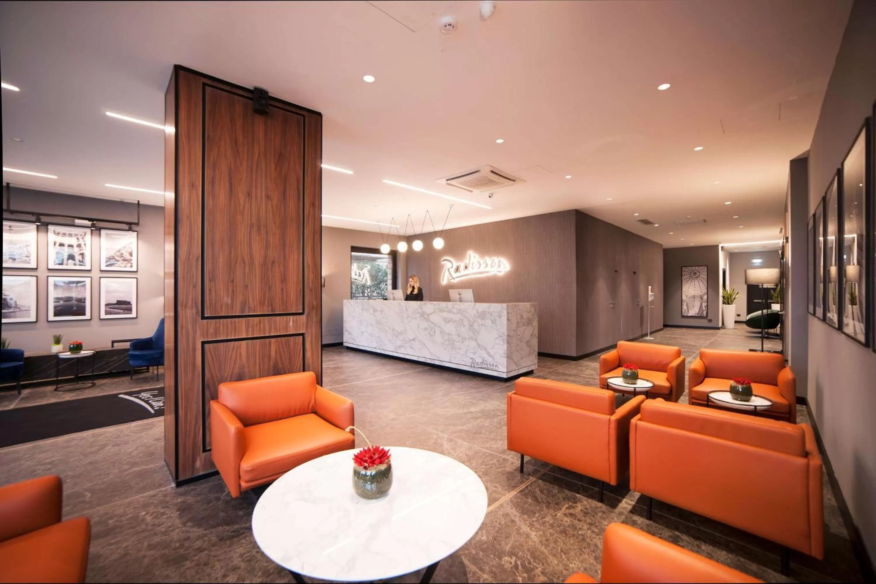 Lobby or reception in Radisson Hotel Nola Naples