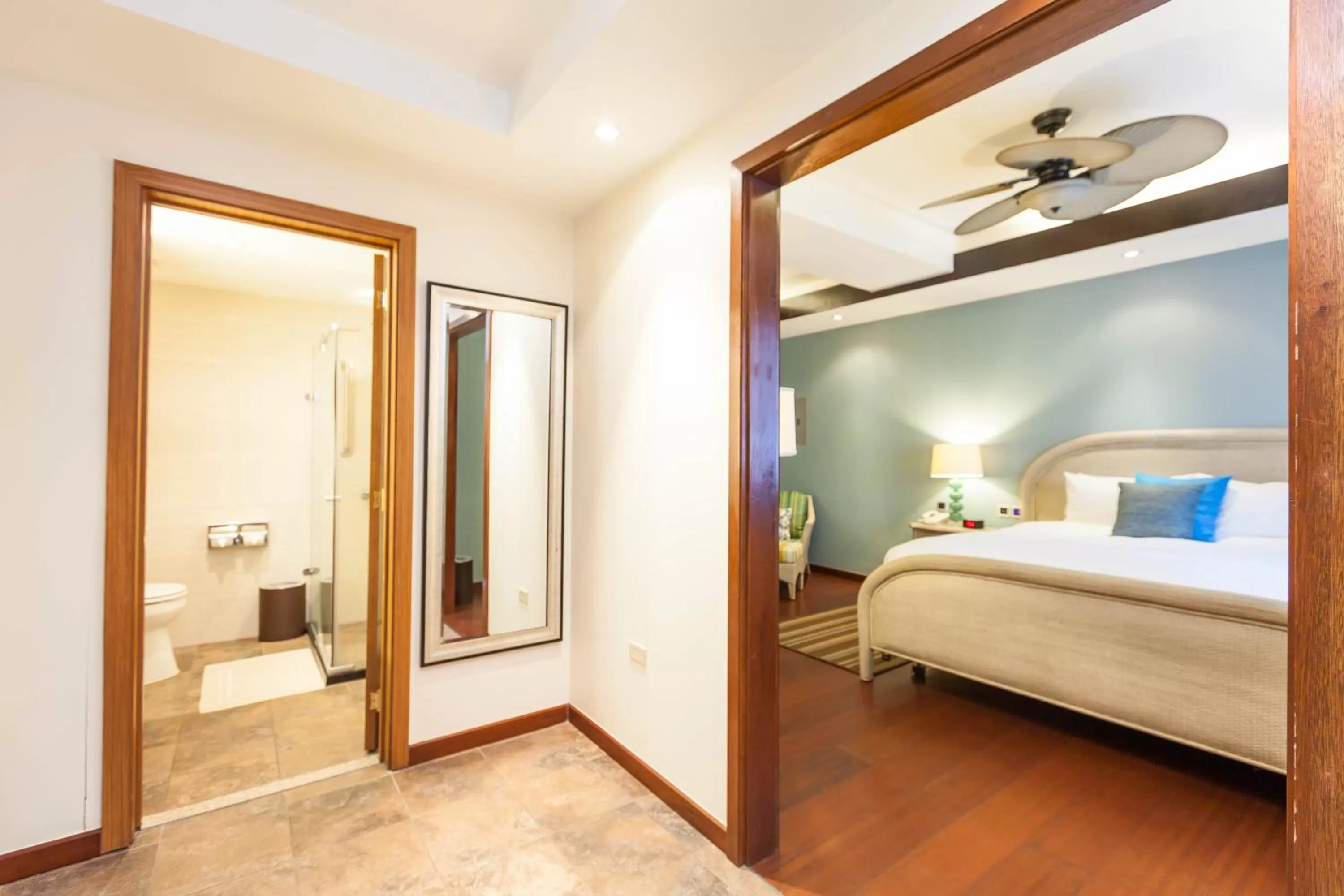 Surfrider Resort Hotel